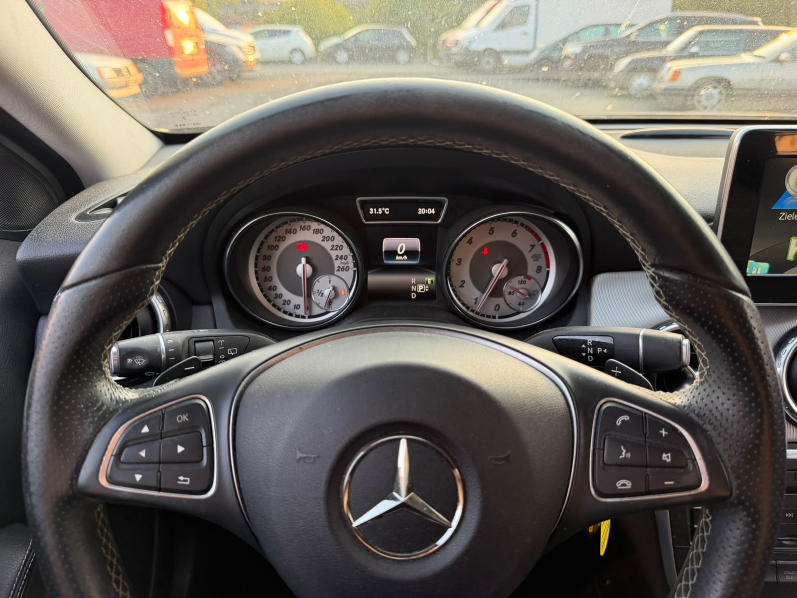 MERCEDES-BENZ GLA 200 Night Star 7G-DCT-image-20