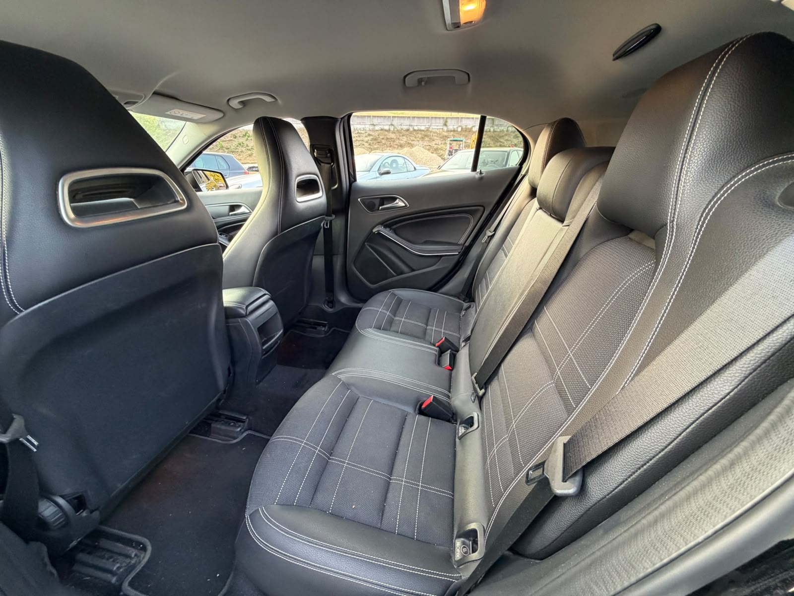 MERCEDES-BENZ GLA 200 Night Star 7G-DCT-image-11