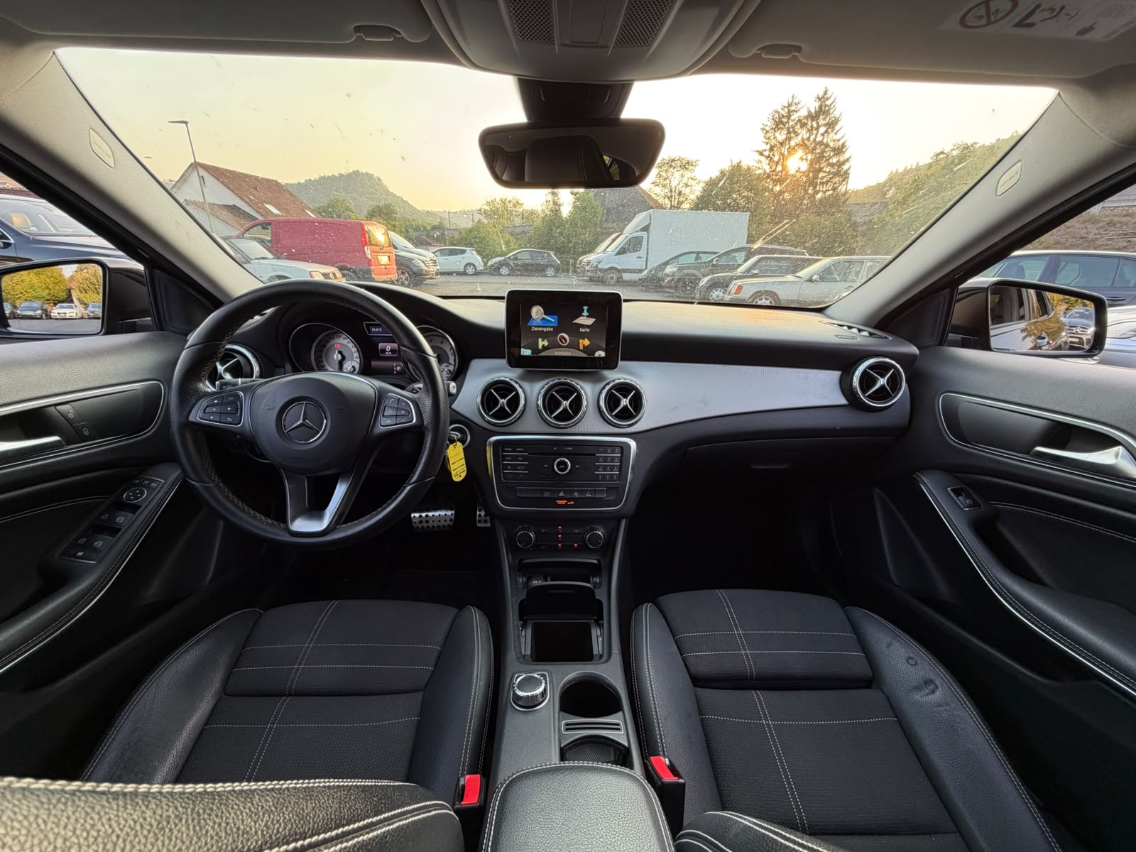 MERCEDES-BENZ GLA 200 Night Star 7G-DCT-image-16