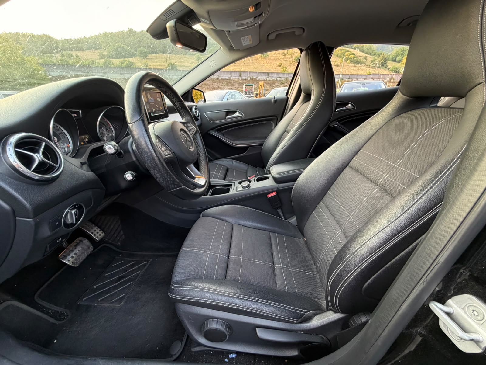MERCEDES-BENZ GLA 200 Night Star 7G-DCT-image-10