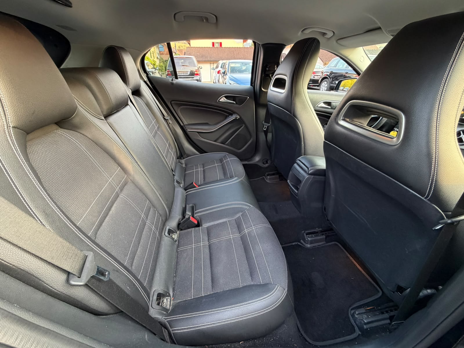MERCEDES-BENZ GLA 200 Night Star 7G-DCT-image-13