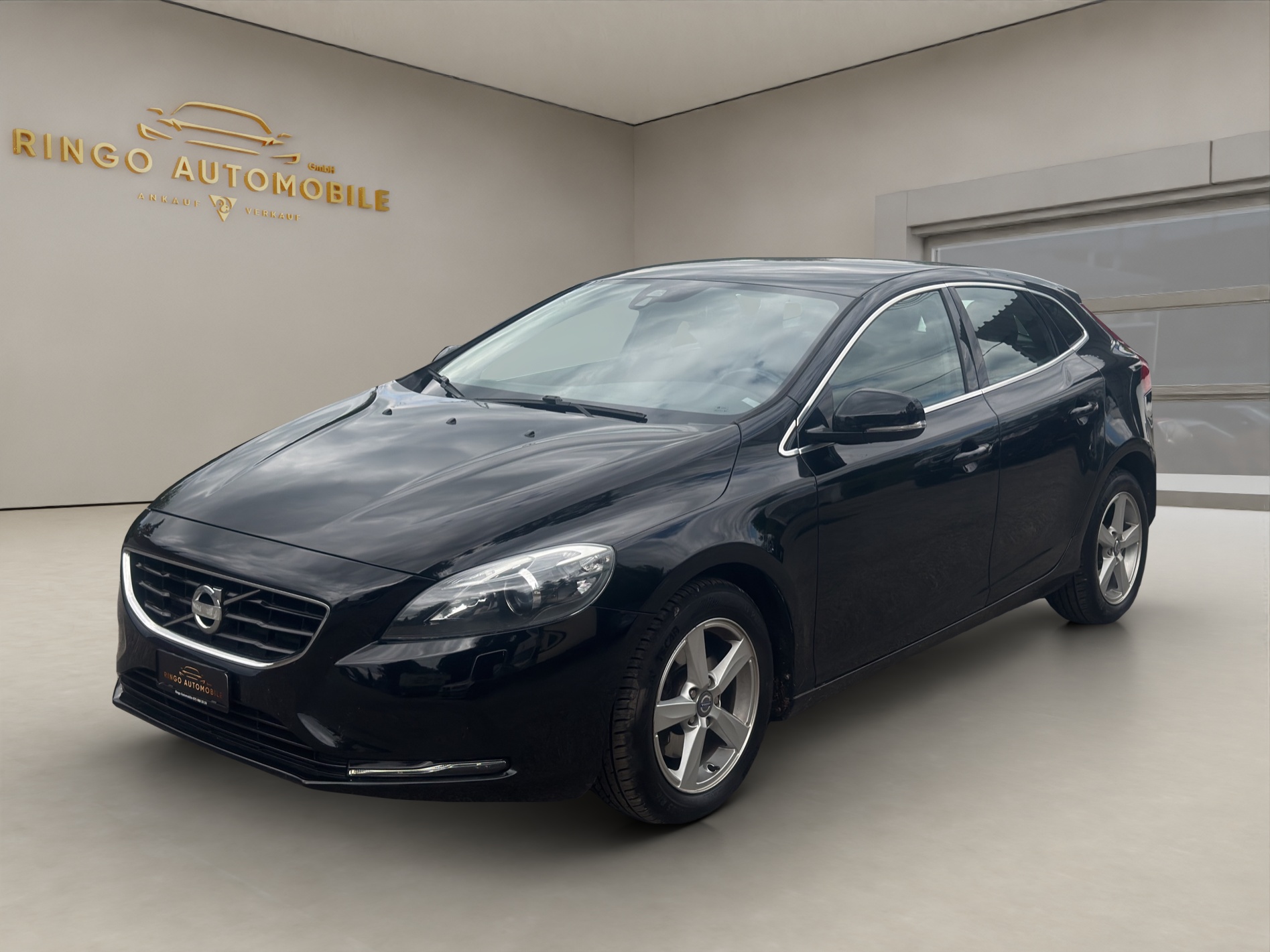 VOLVO V40 D3 Momentum Geartronic-image-2