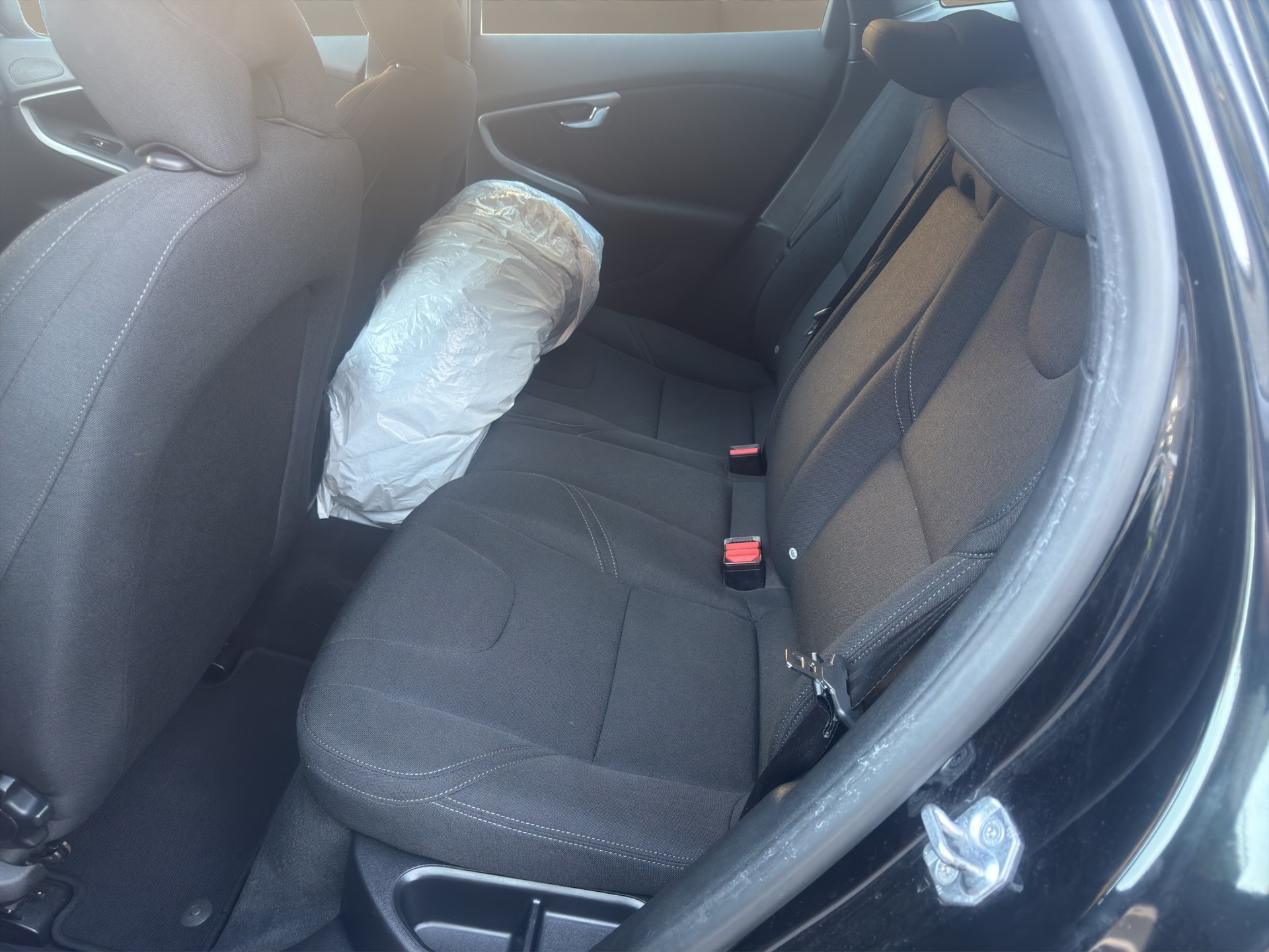 VOLVO V40 D3 Momentum Geartronic-image-9
