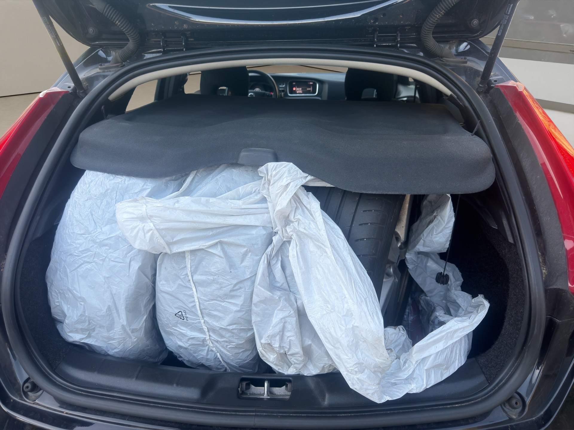 VOLVO V40 D3 Momentum Geartronic-image-12