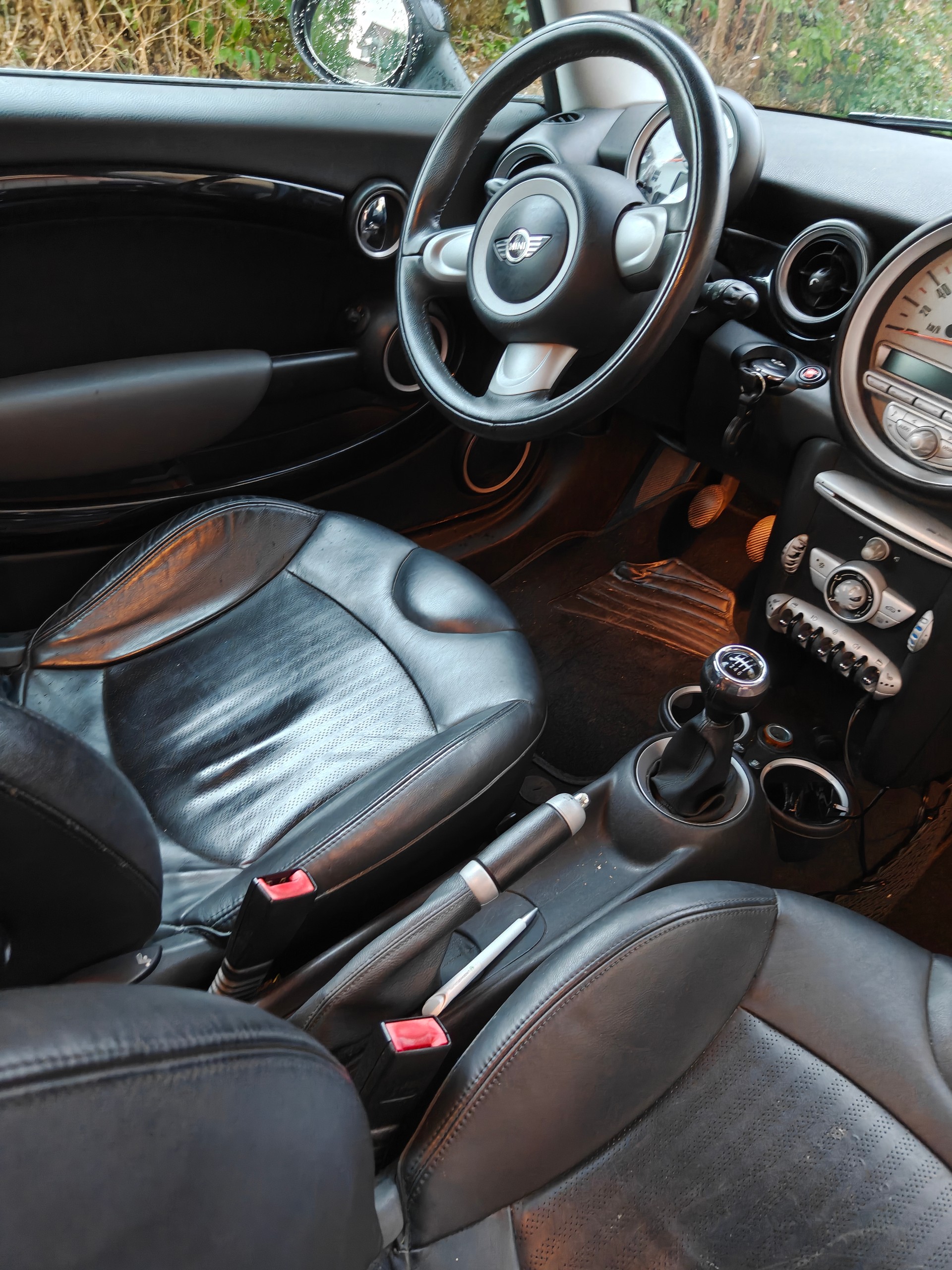 MINI 1.6i Cooper-image-5