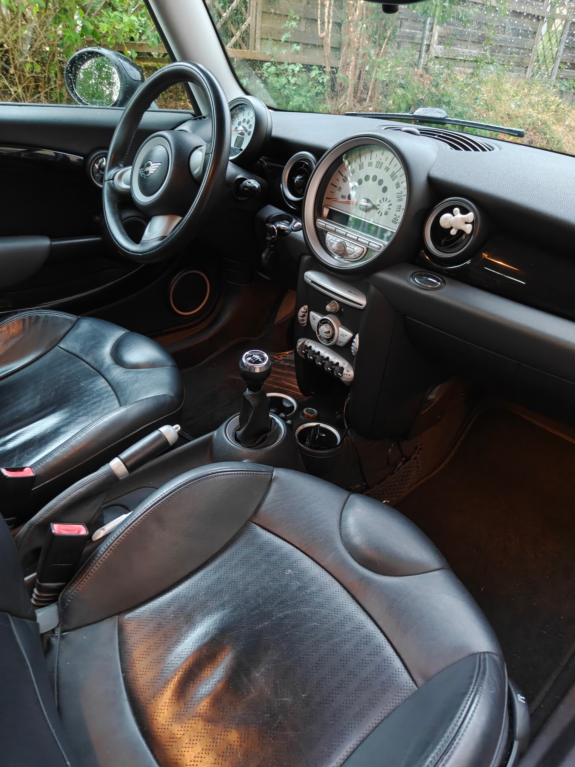 MINI 1.6i Cooper-image-4