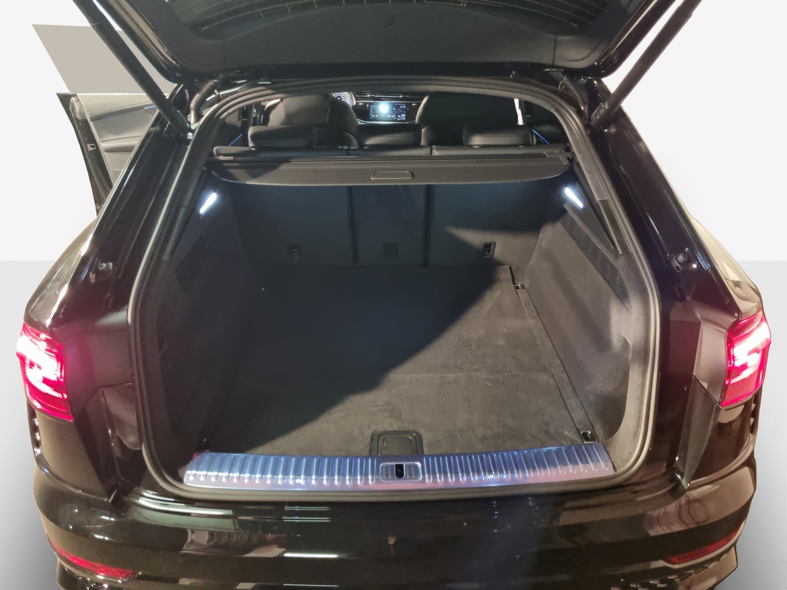 AUDI RSQ8 performance quattro-image-12