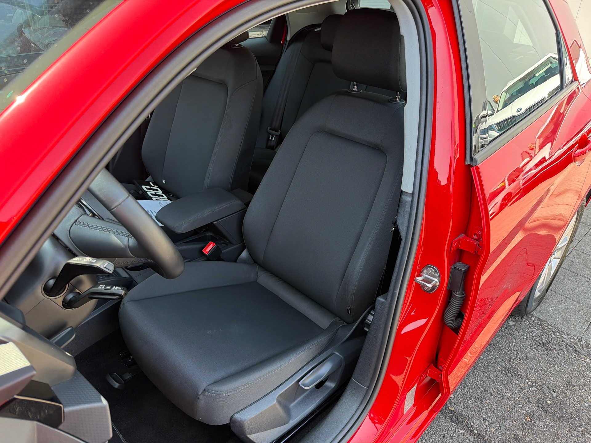 AUDI A1 Sportback 30 TFSI Attraction S-tronic-image-8