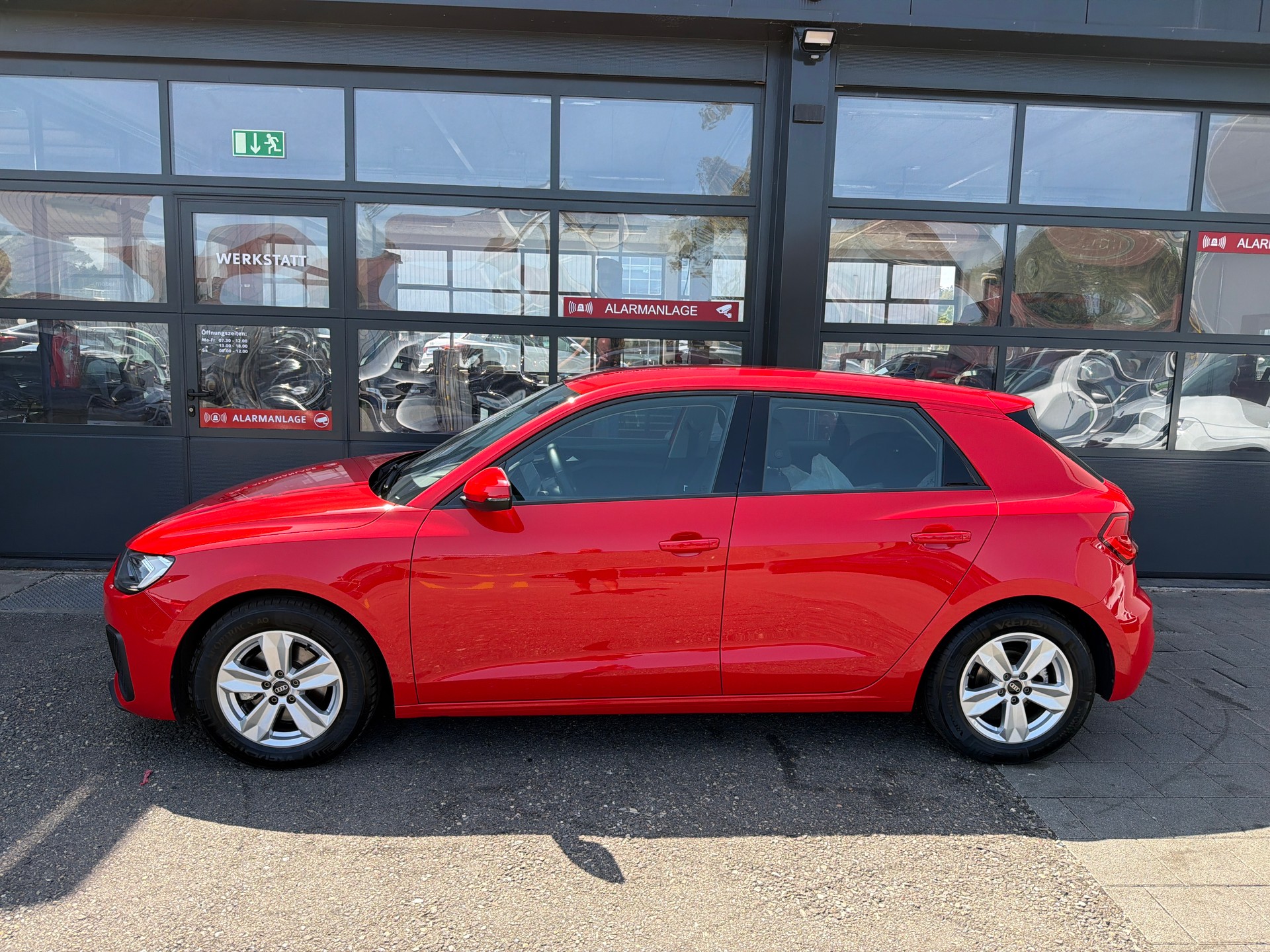AUDI A1 Sportback 30 TFSI Attraction S-tronic-image-2