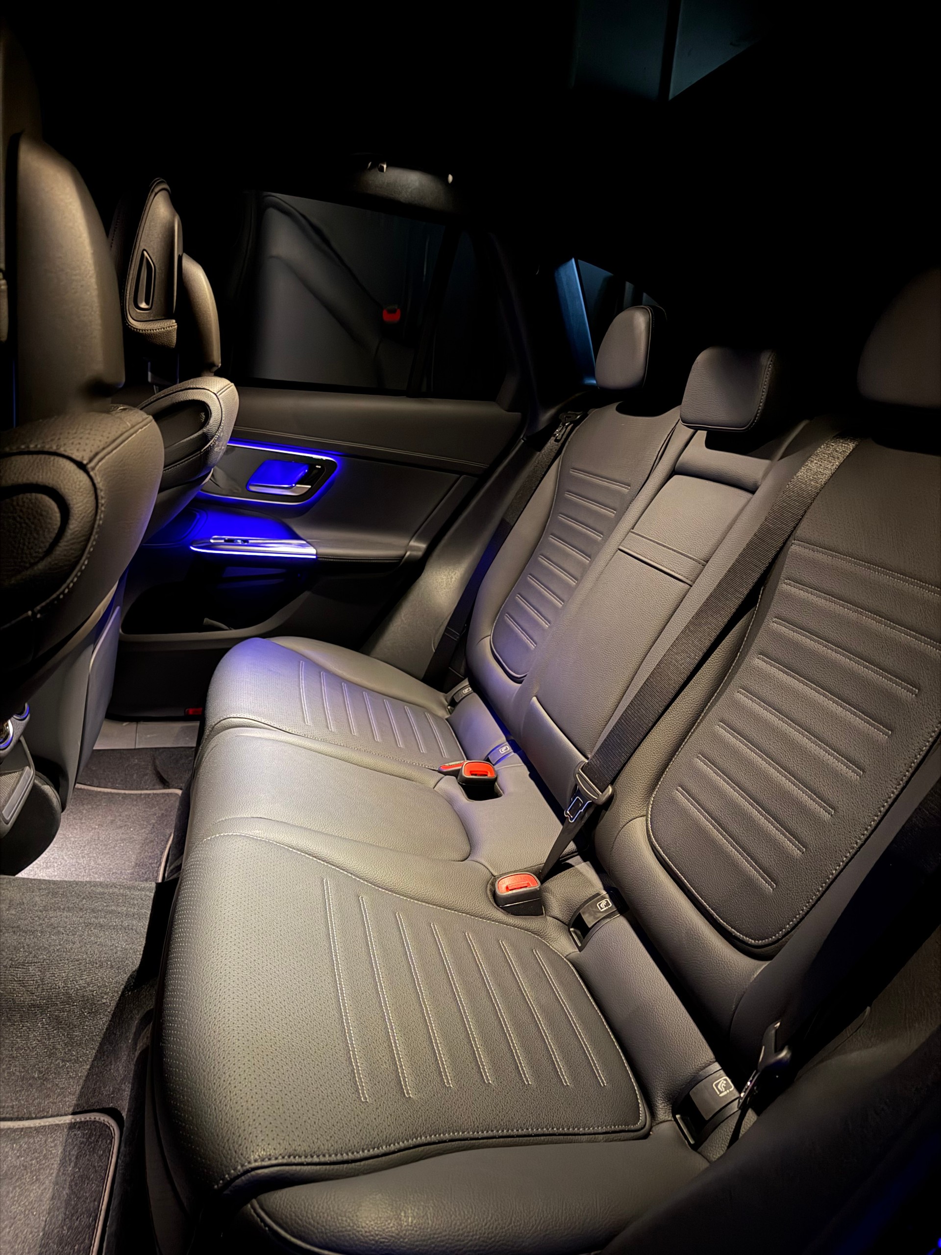 MERCEDES-BENZ GLC 300 e 4MATIC AMG Line-image-5