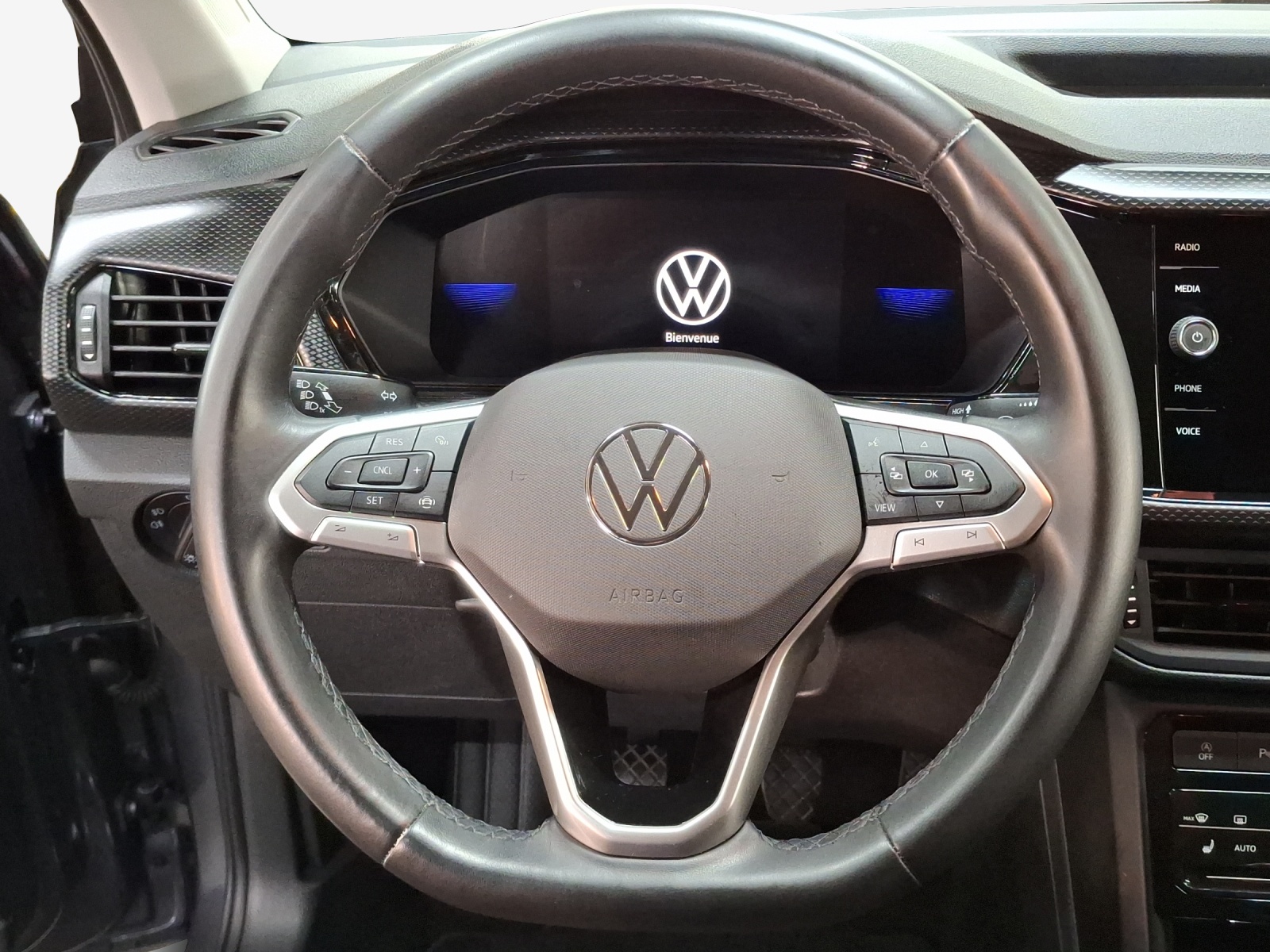VW T-Cross 1.0 TSI Life-image-9