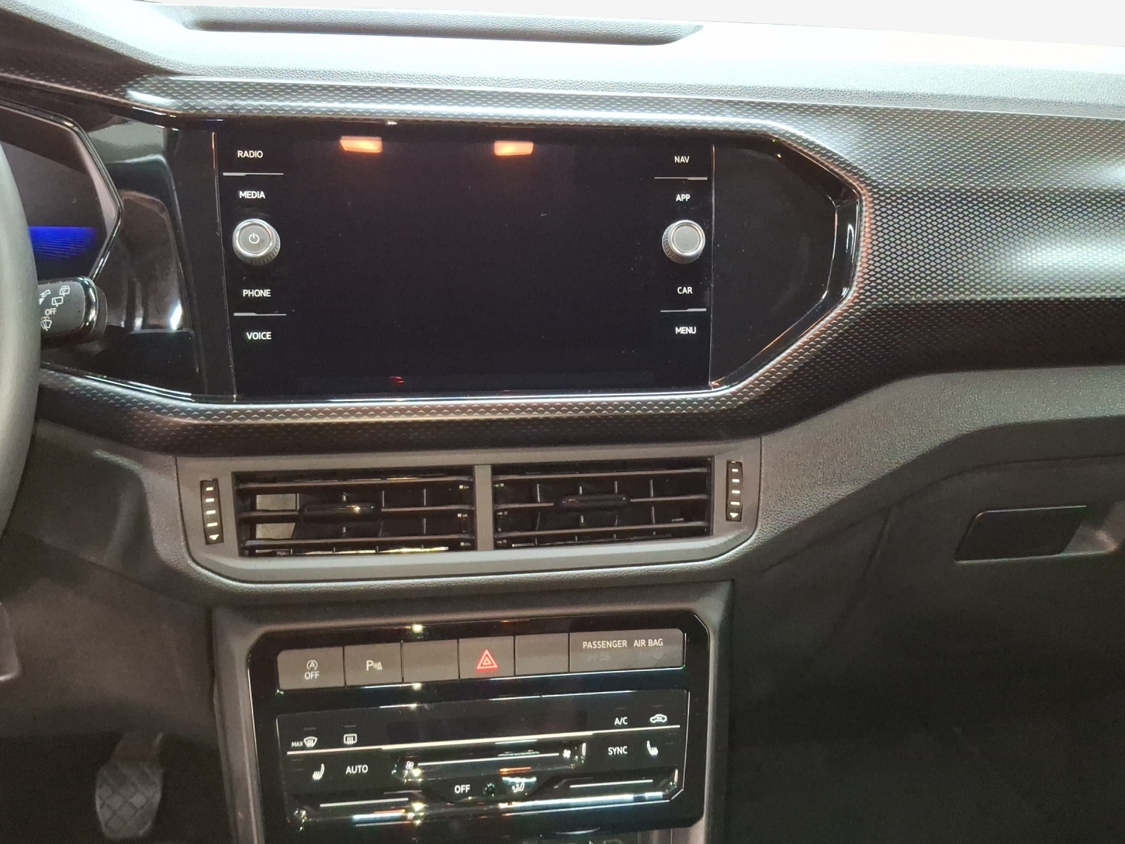 VW T-Cross 1.0 TSI Life-image-10