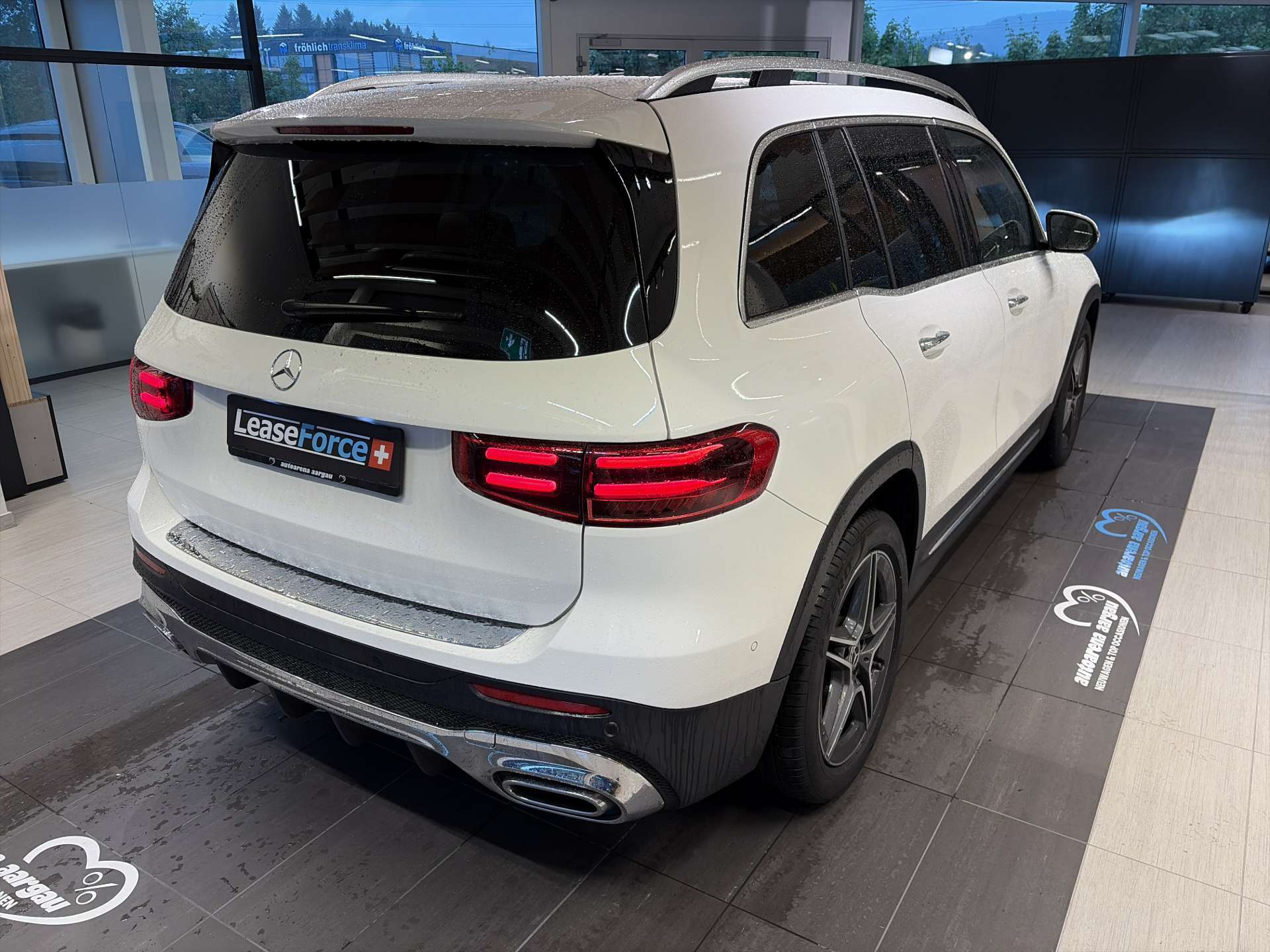 MERCEDES-BENZ GLB 220 d AMG-Line 4Matic G-Tronic Automat-image-2