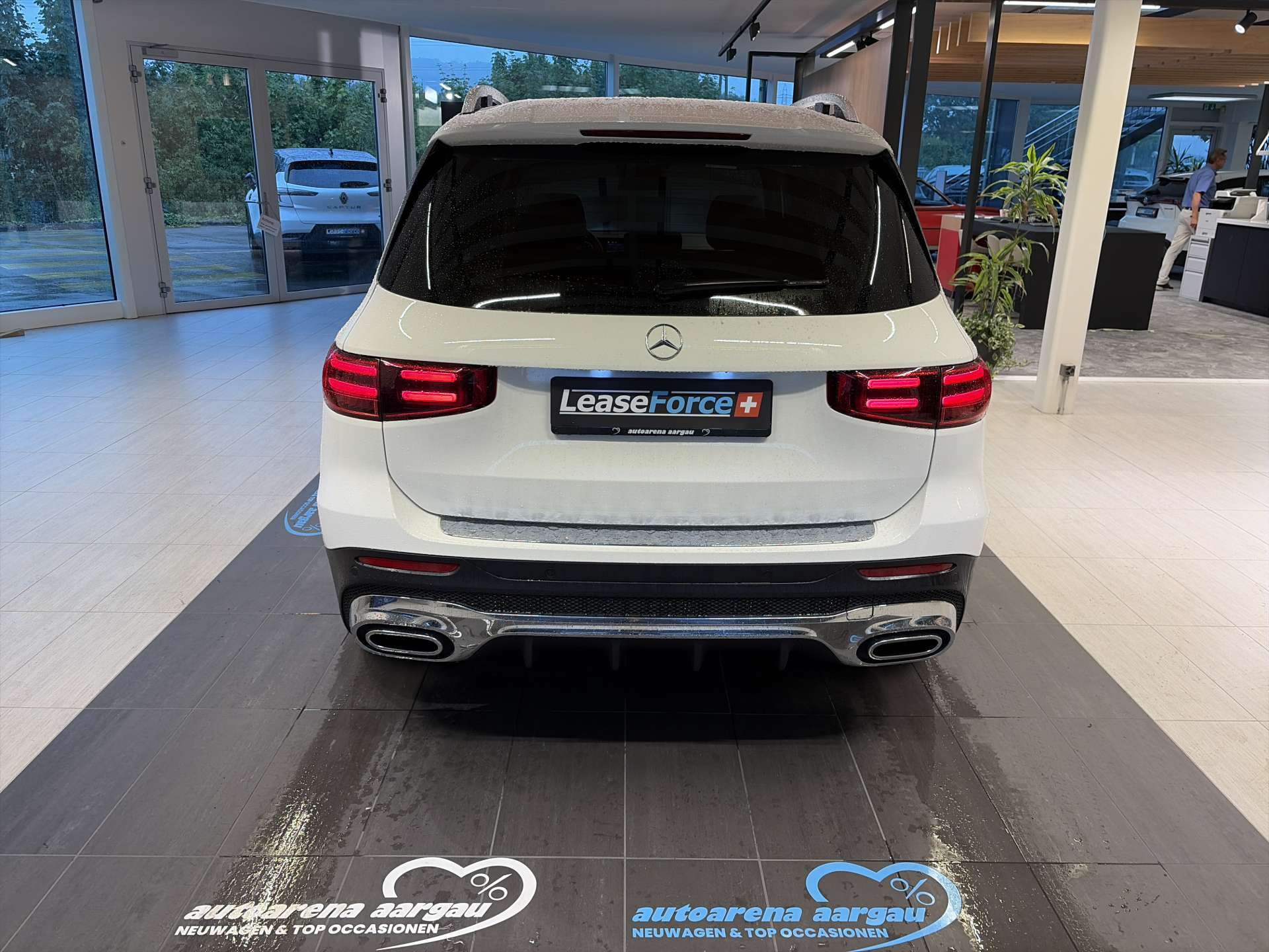 MERCEDES-BENZ GLB 220 d AMG-Line 4Matic G-Tronic Automat-image-11