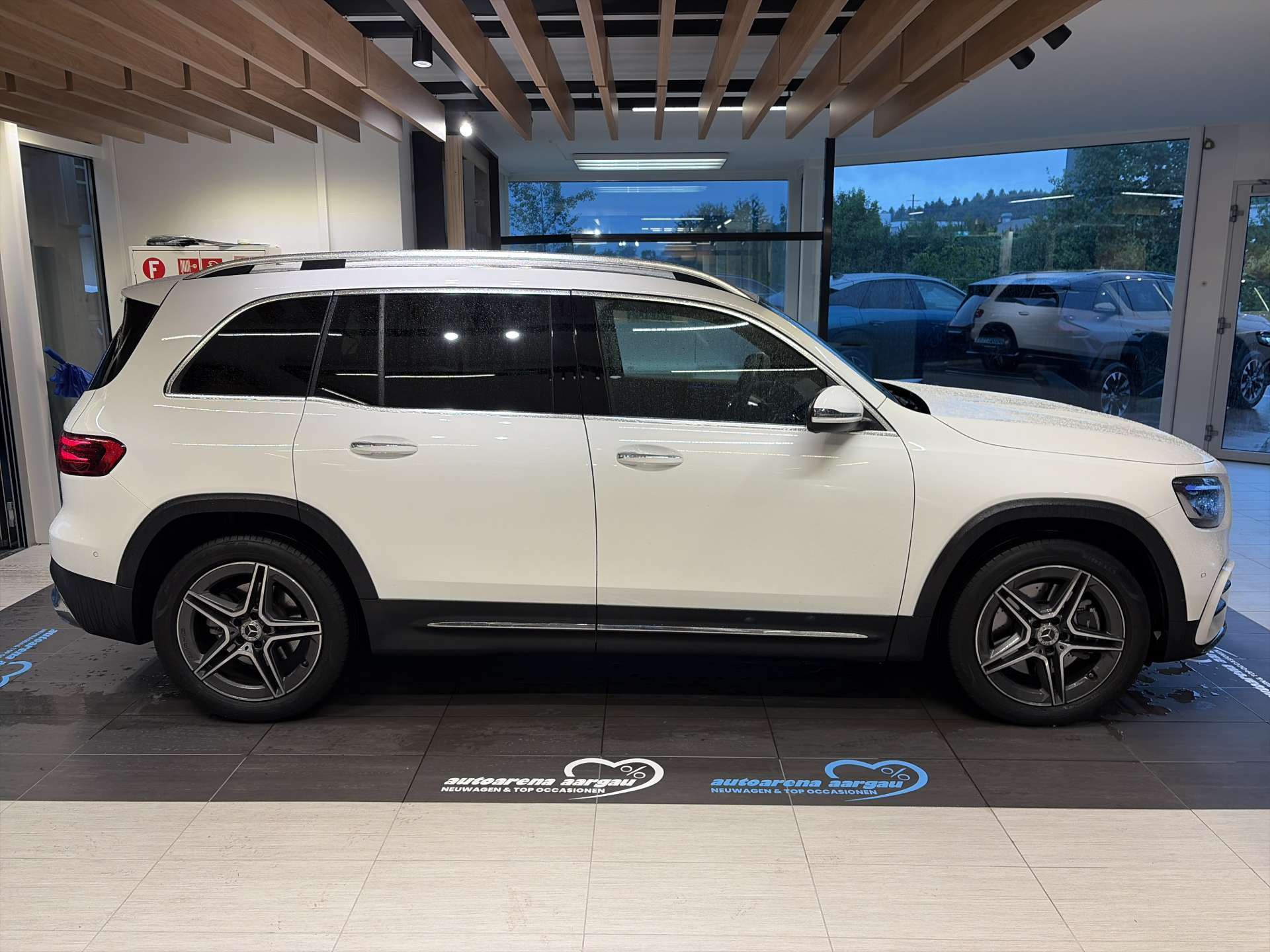 MERCEDES-BENZ GLB 220 d AMG-Line 4Matic G-Tronic Automat-image-12