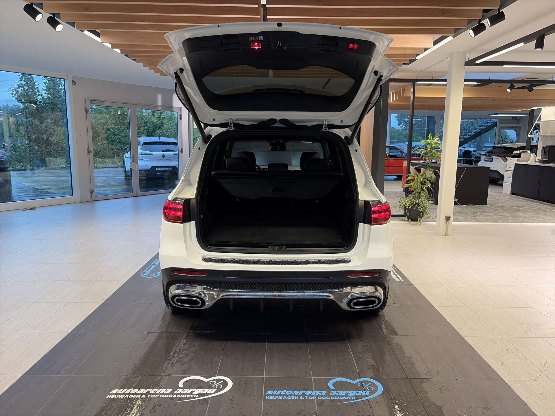 MERCEDES-BENZ GLB 220 d AMG-Line 4Matic G-Tronic Automat-image-7