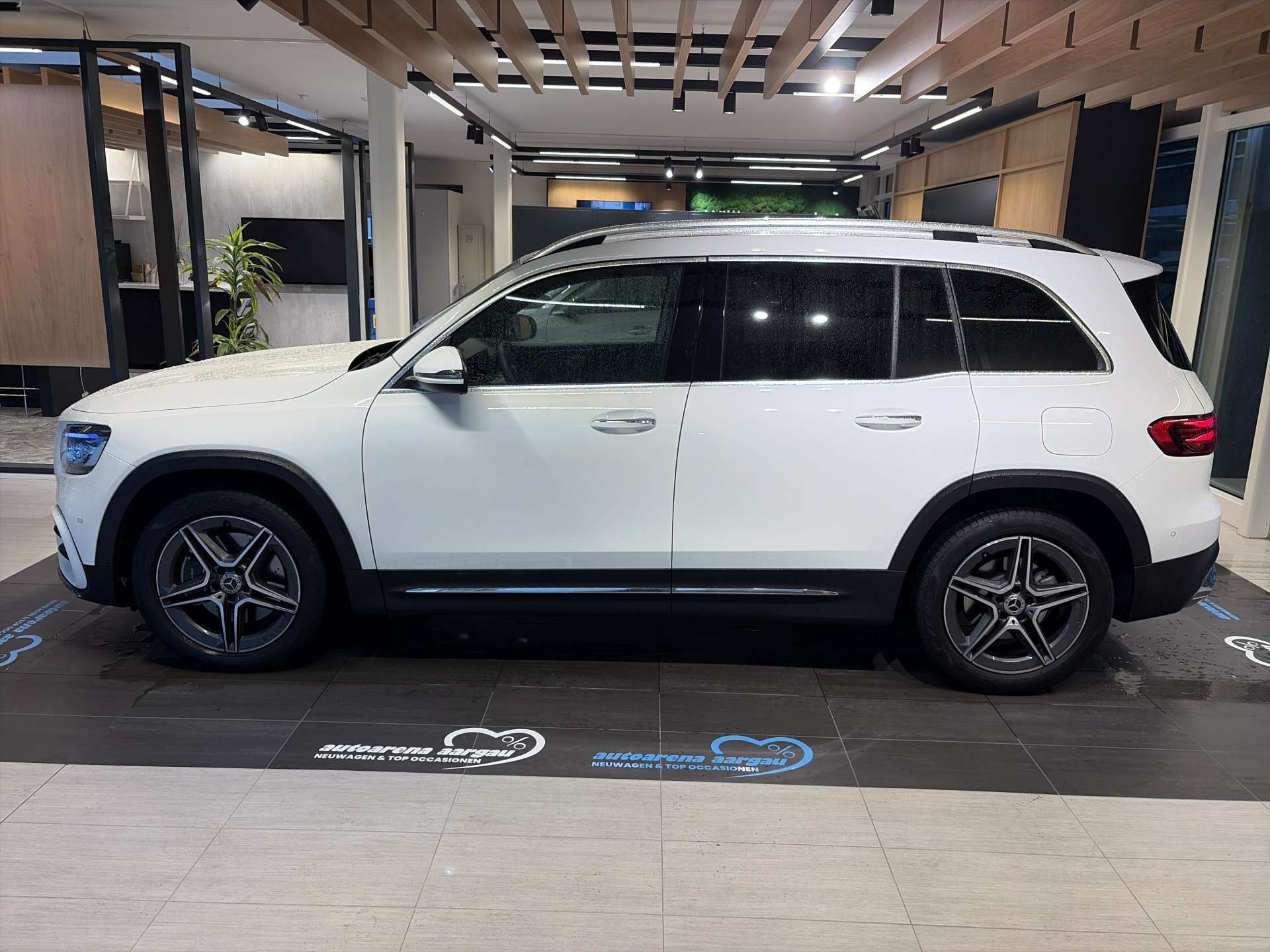 MERCEDES-BENZ GLB 220 d AMG-Line 4Matic G-Tronic Automat-image-10