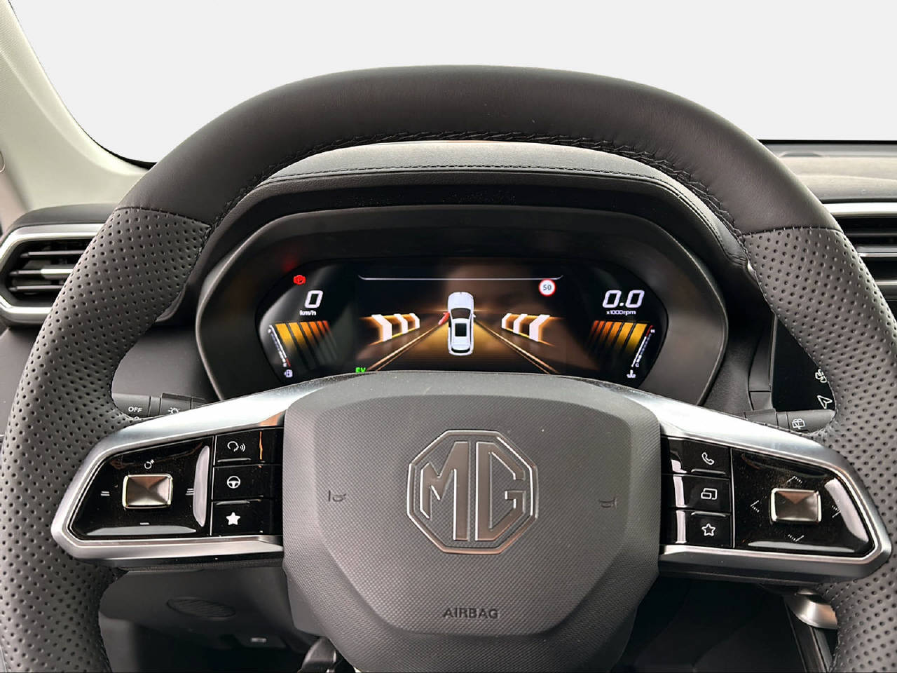 MG ZS 1.5 Hybrid+ Luxury-image-9