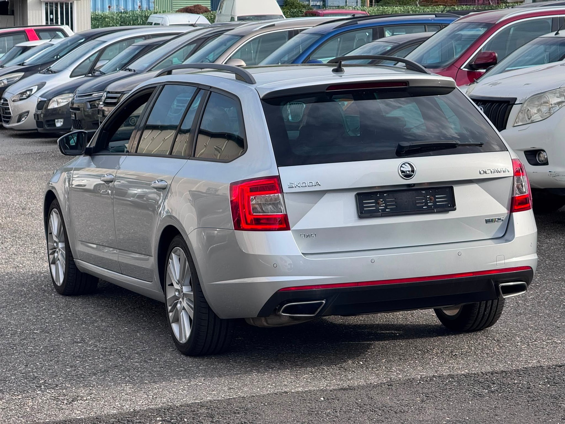 SKODA Octavia Combi 2.0 TDI RS 4x4 DSG-image-3