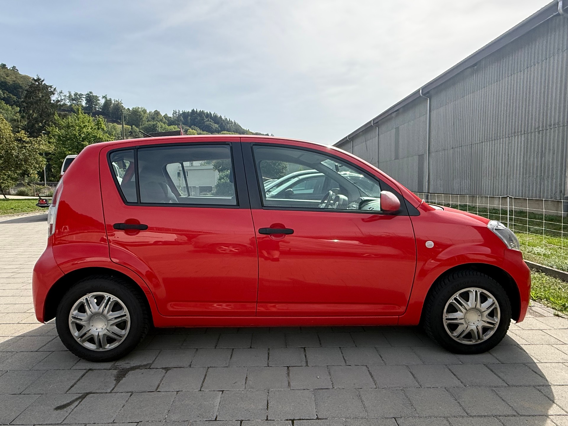 DAIHATSU Sirion 1.3-showroom-element-3
