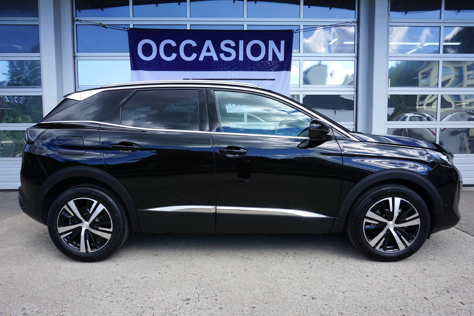 PEUGEOT 3008 1.2 Hybrid GT-showroom-element-3