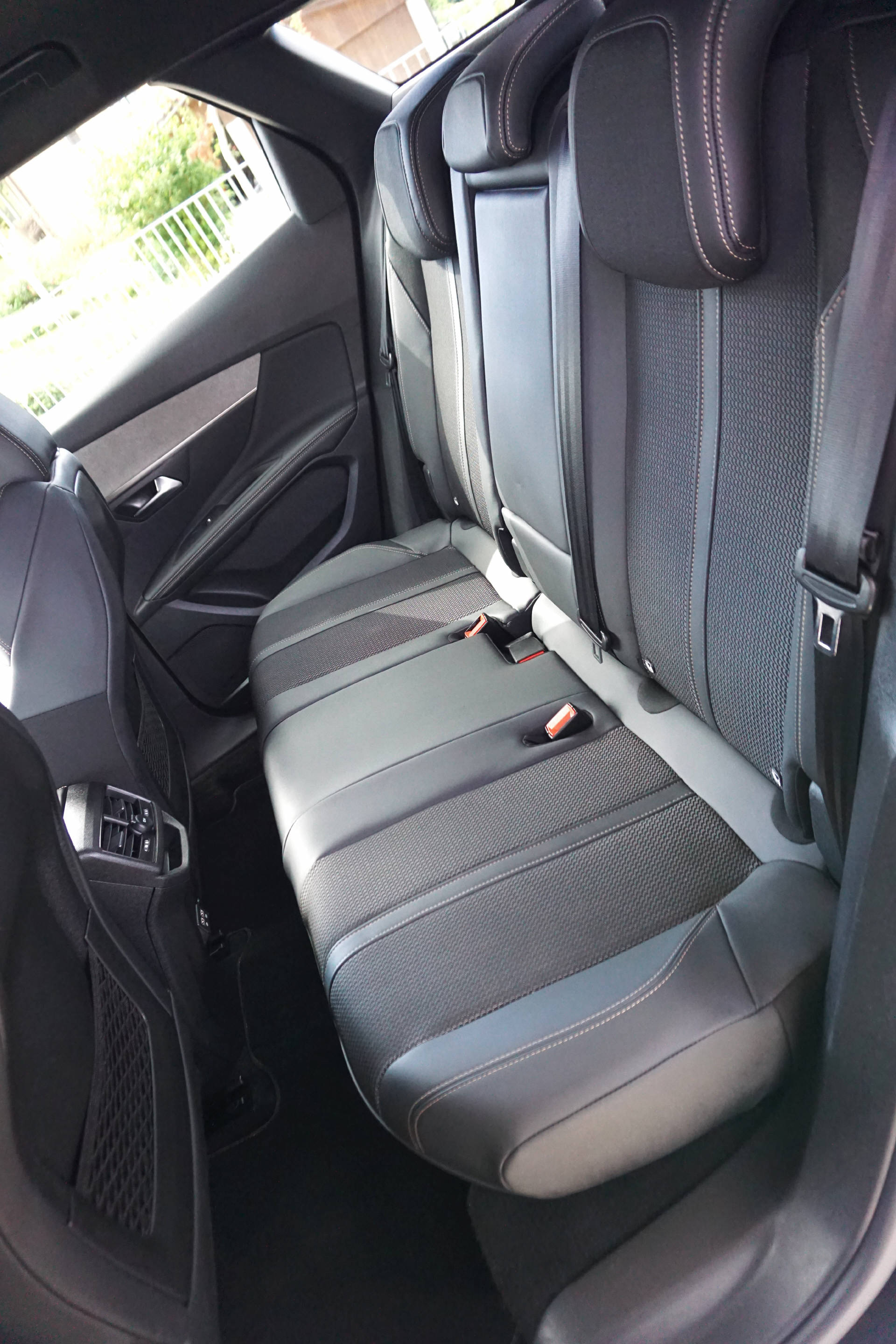PEUGEOT 3008 1.2 Hybrid GT-image-10
