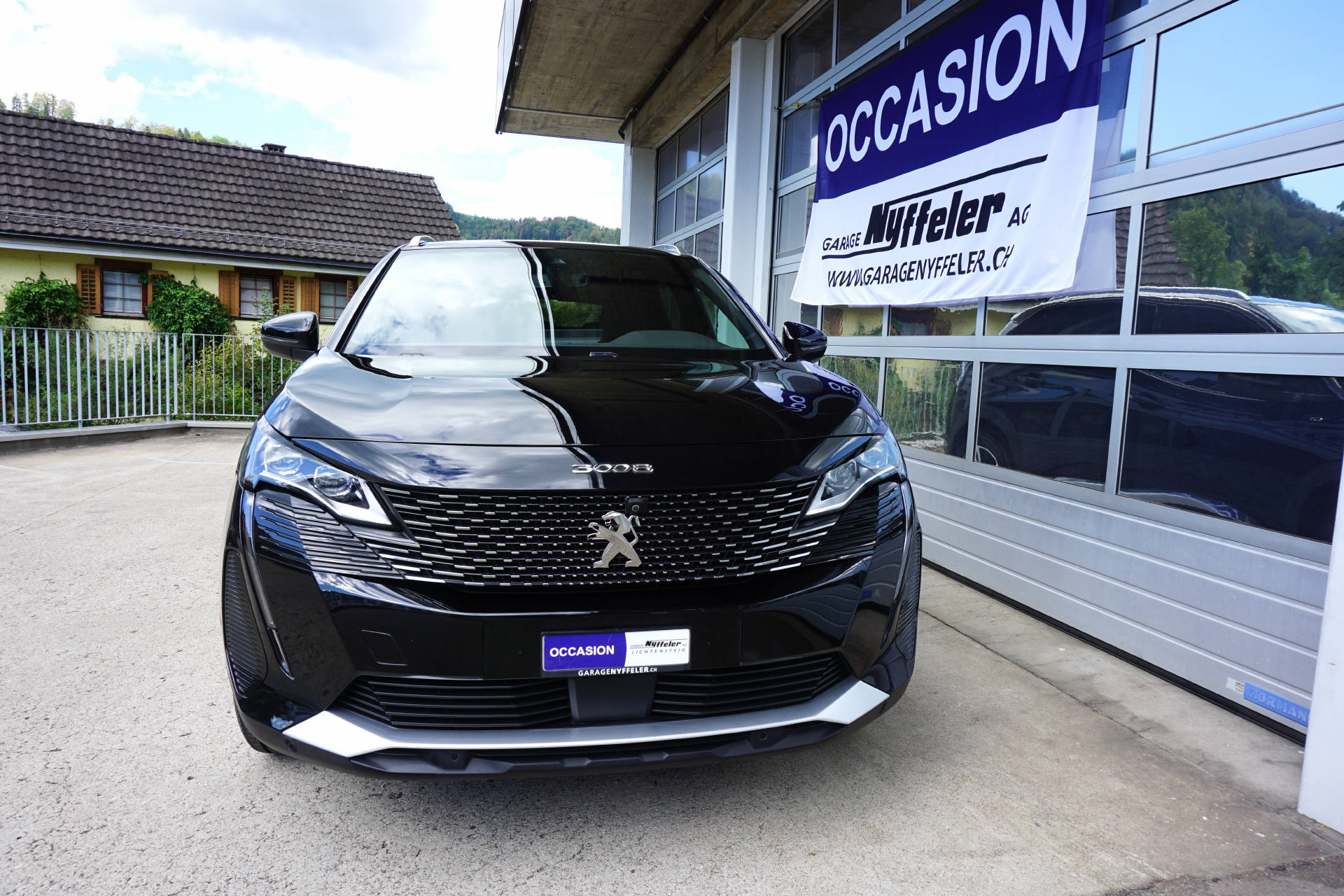 PEUGEOT 3008 1.2 Hybrid GT-showroom-element-1