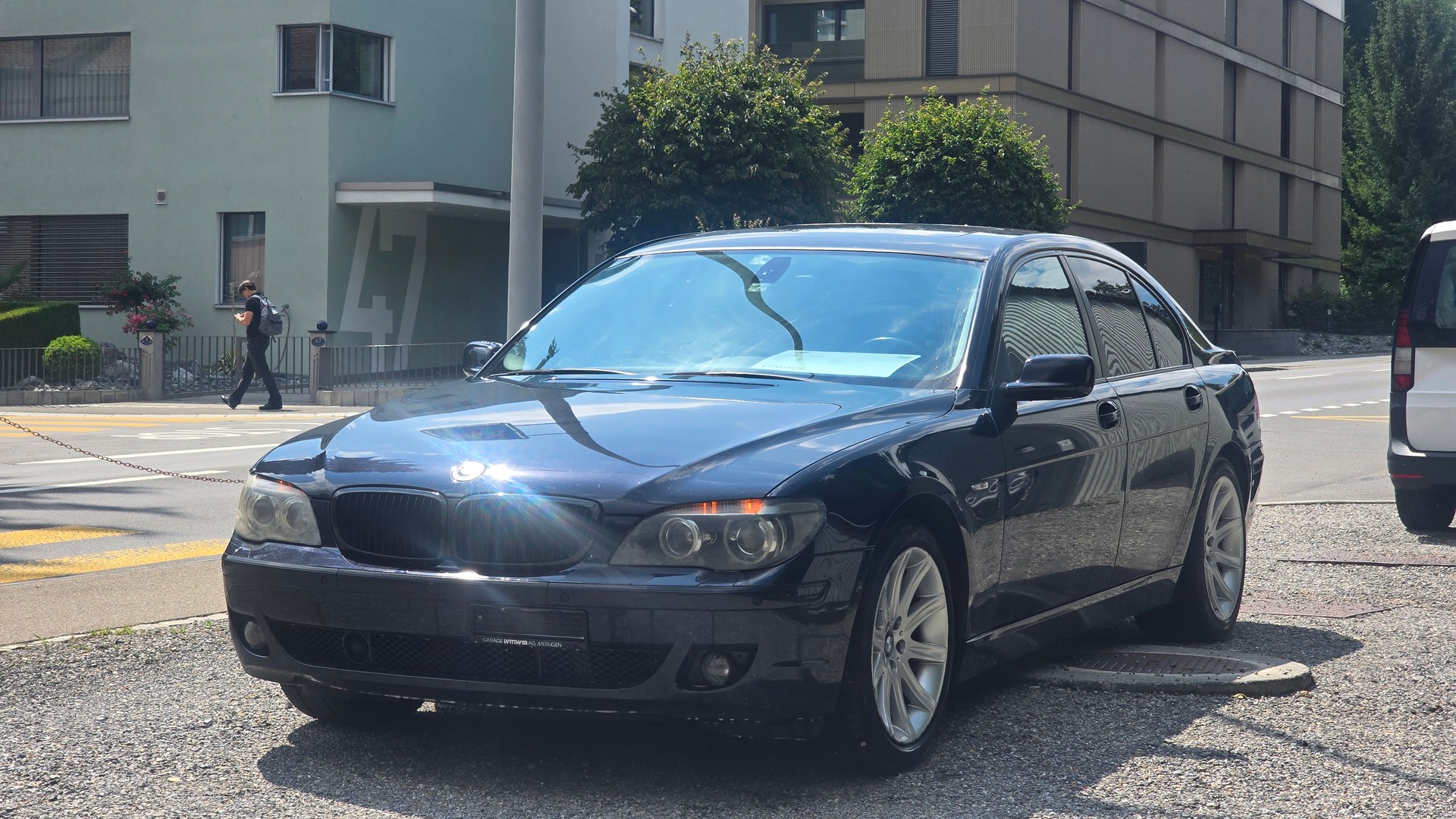 BMW 745d-showroom-element-1