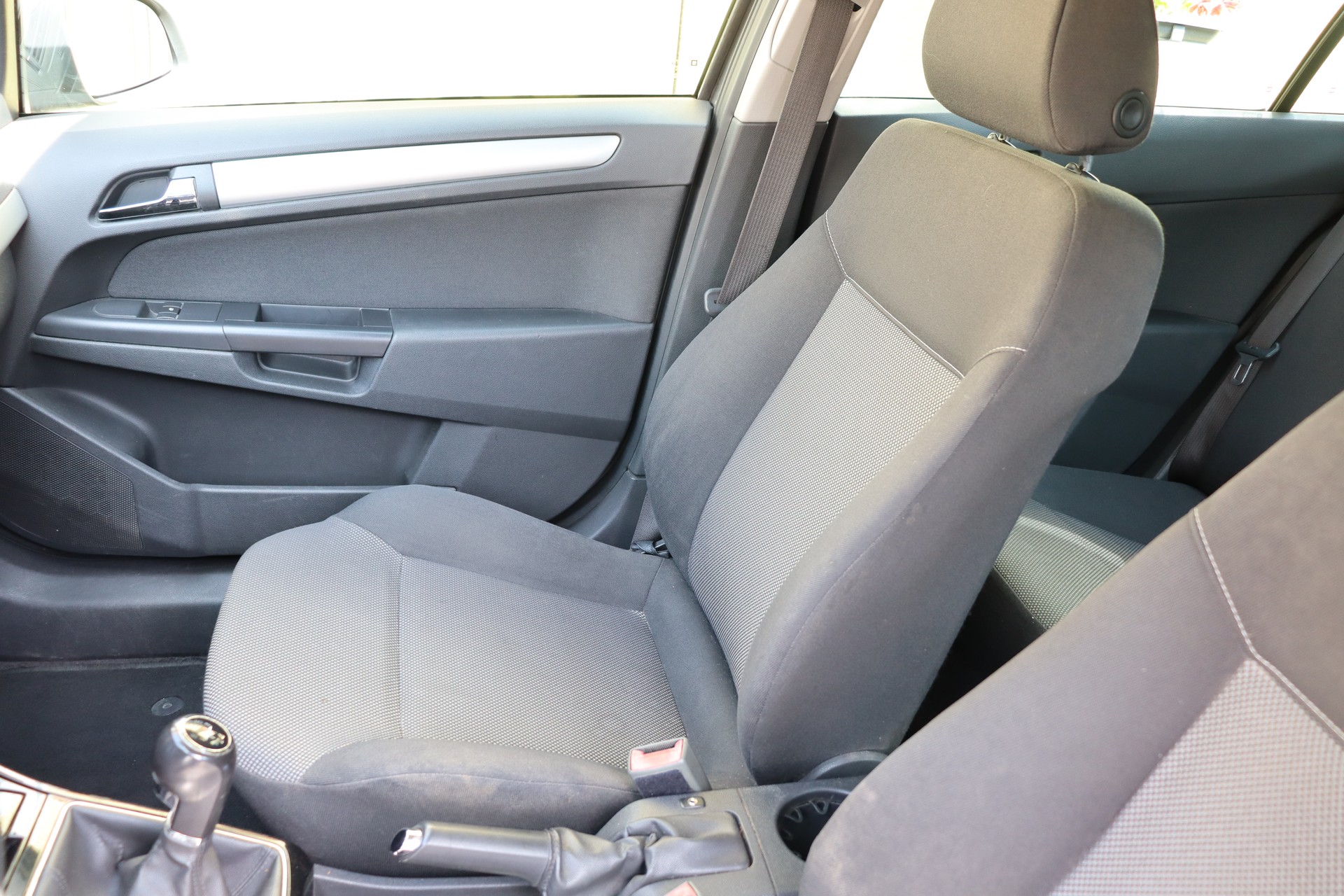 OPEL Astra Caravan 1.8i 16V-image-9