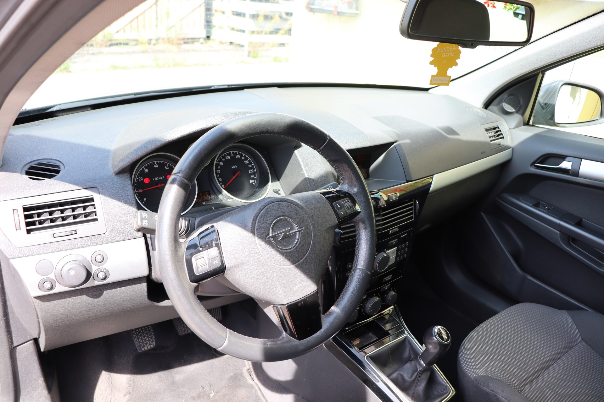 OPEL Astra Caravan 1.8i 16V-image-6