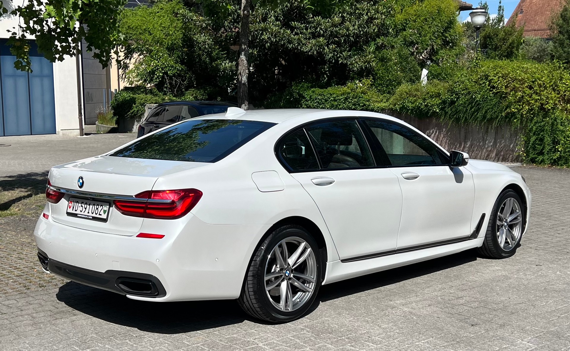 BMW 730d xDrive-image-2