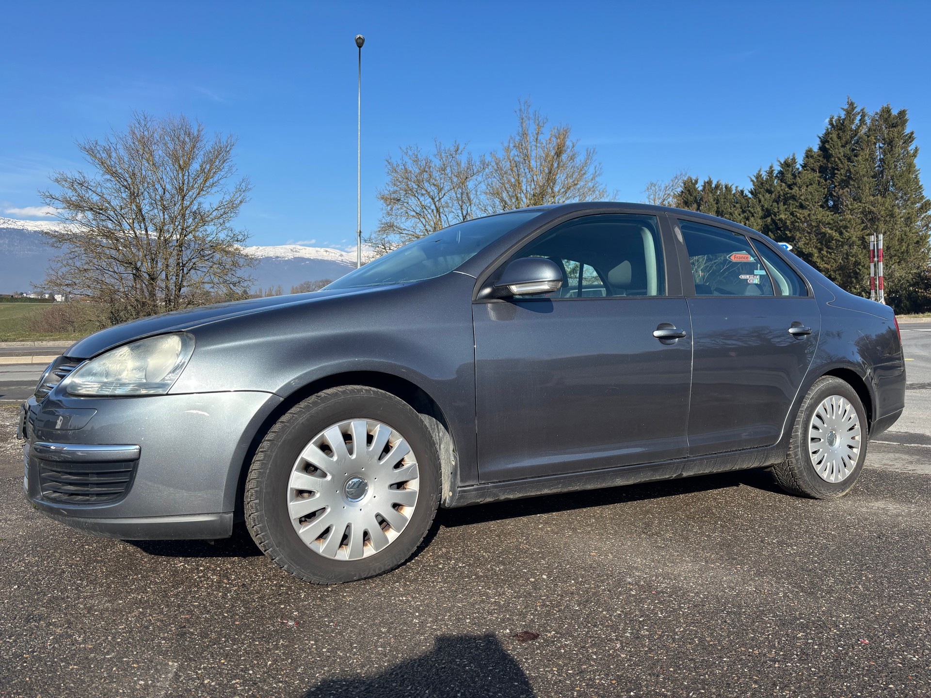 VW Jetta 1.9 TDI Trendline DSG ***Prix Fix***-image-1
