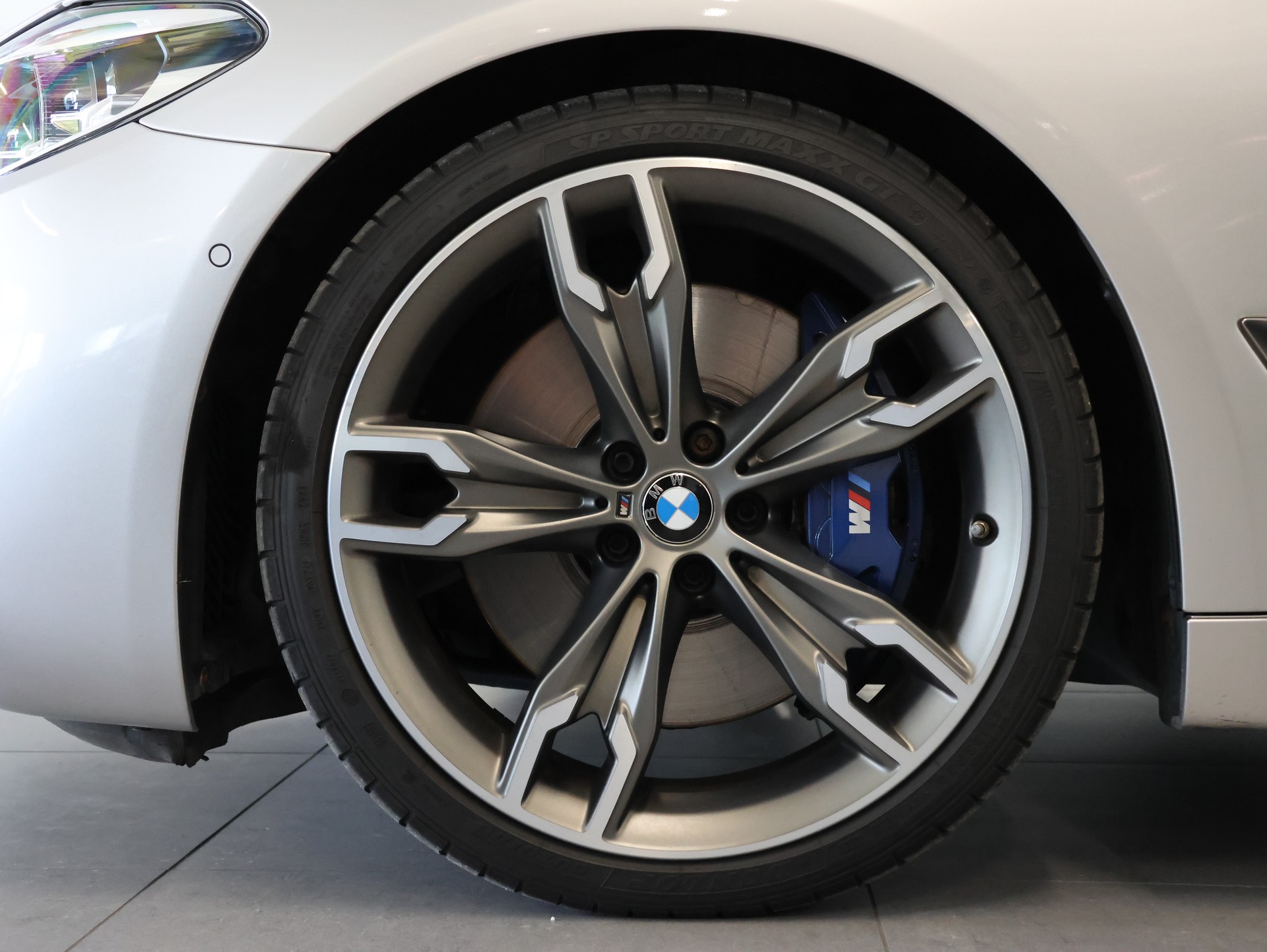 BMW M550d xDrive Touring Steptronic-image-11