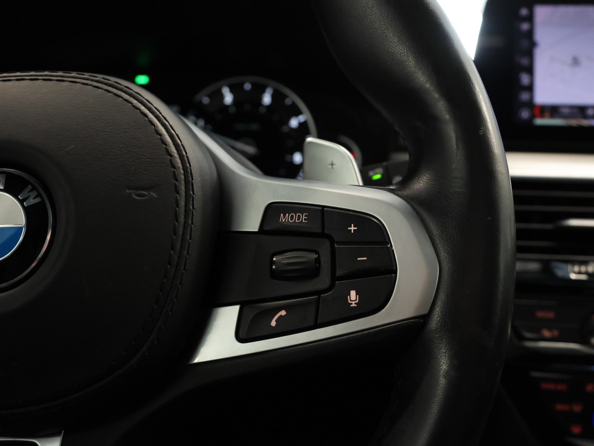 BMW M550d xDrive Touring Steptronic-image-21