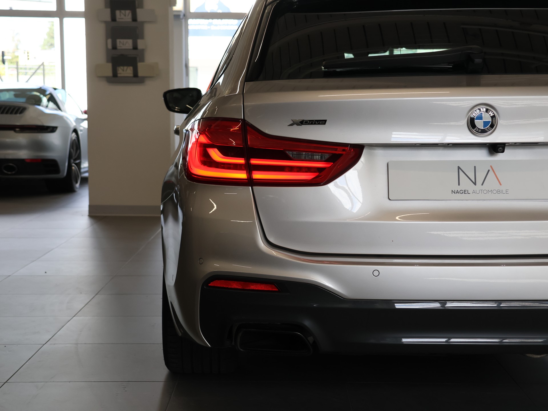 BMW M550d xDrive Touring Steptronic-image-6