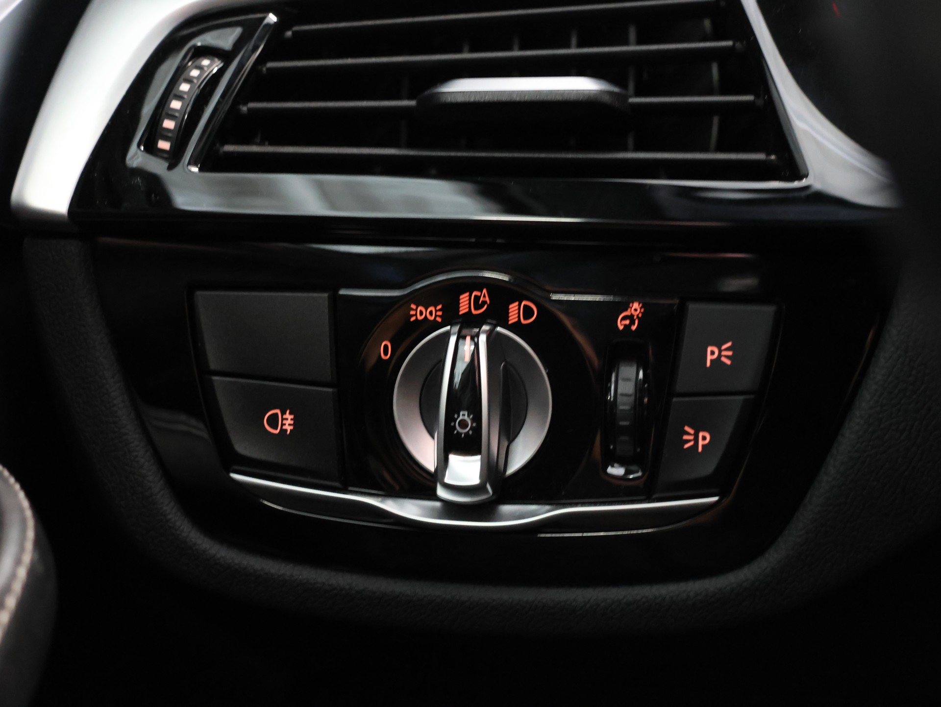 BMW M550d xDrive Touring Steptronic-image-24