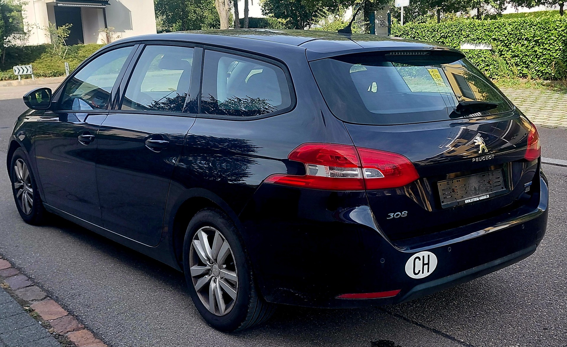 PEUGEOT 308 SW 1.6 BlueHDI Active Automatic-image-6