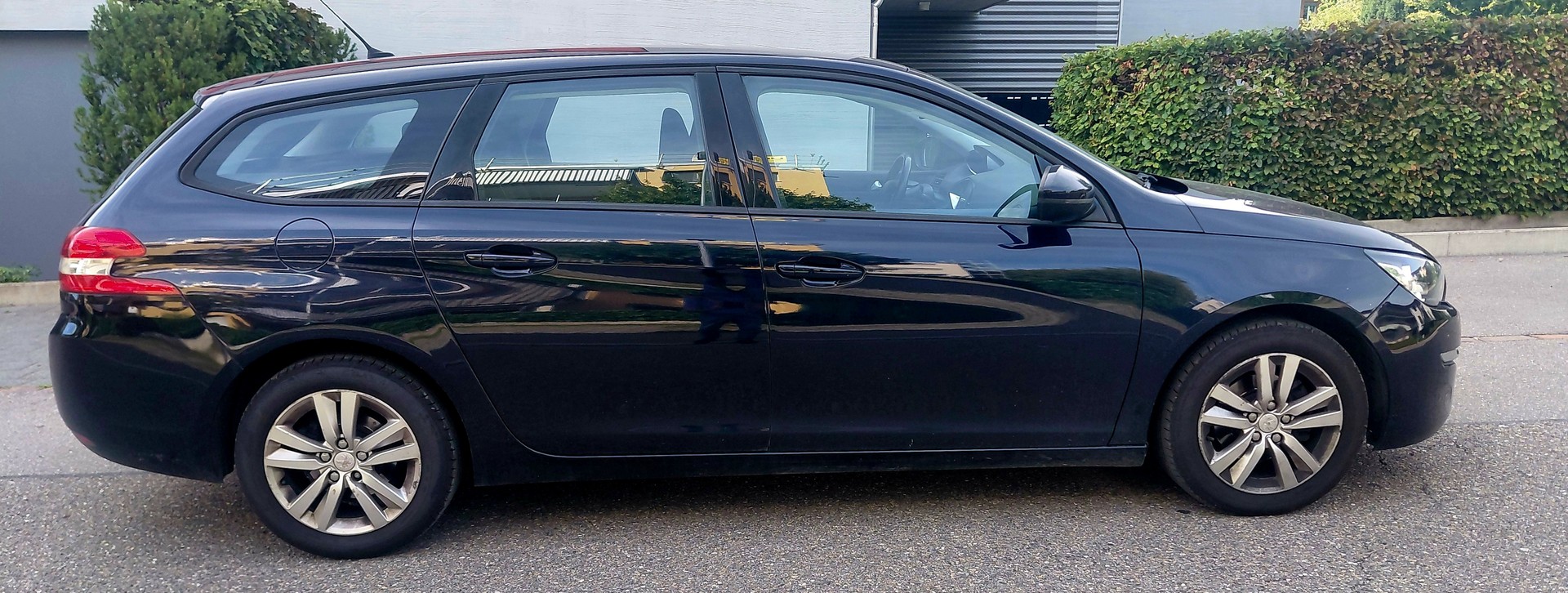 PEUGEOT 308 SW 1.6 BlueHDI Active Automatic-image-3