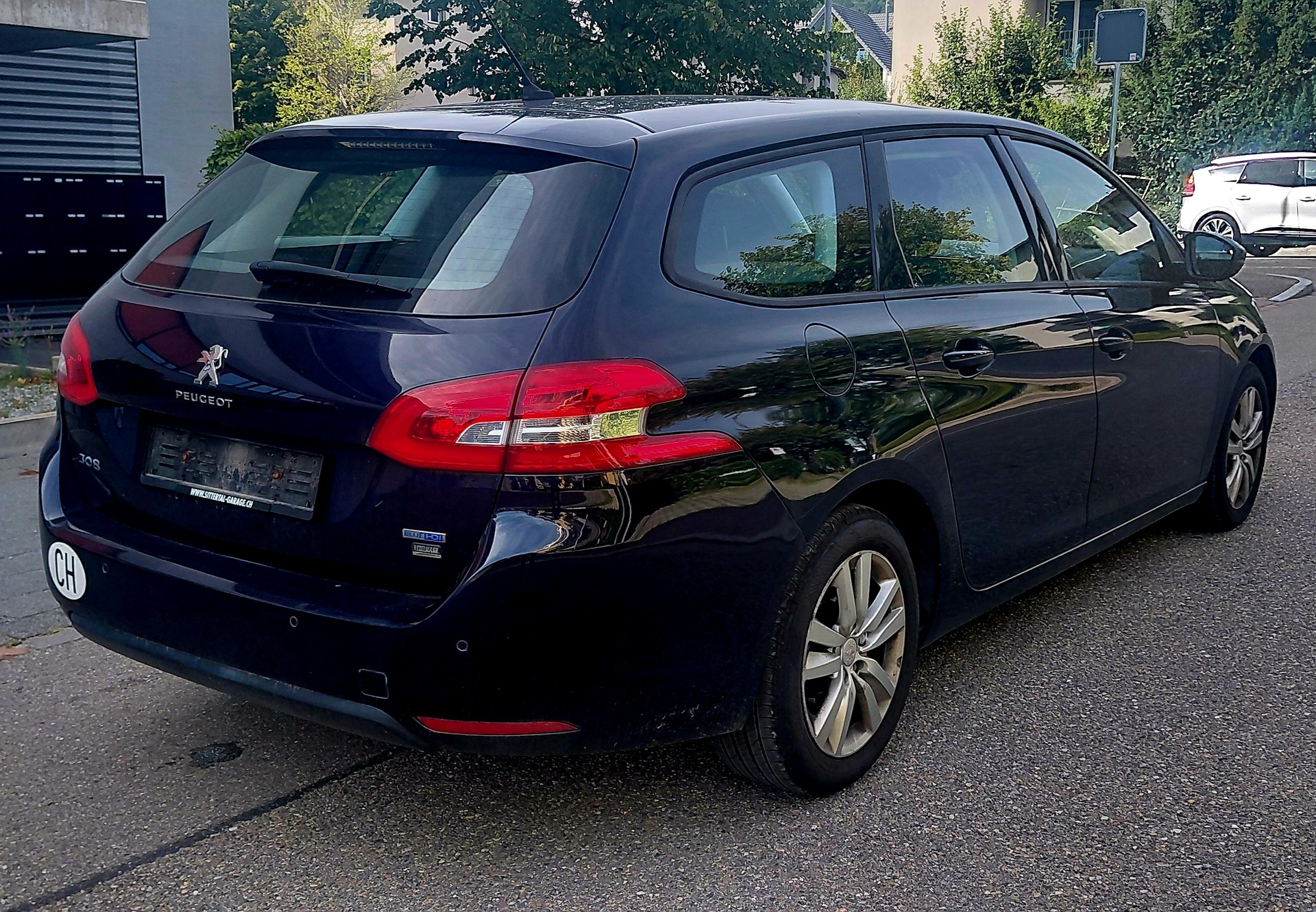 PEUGEOT 308 SW 1.6 BlueHDI Active Automatic-image-5