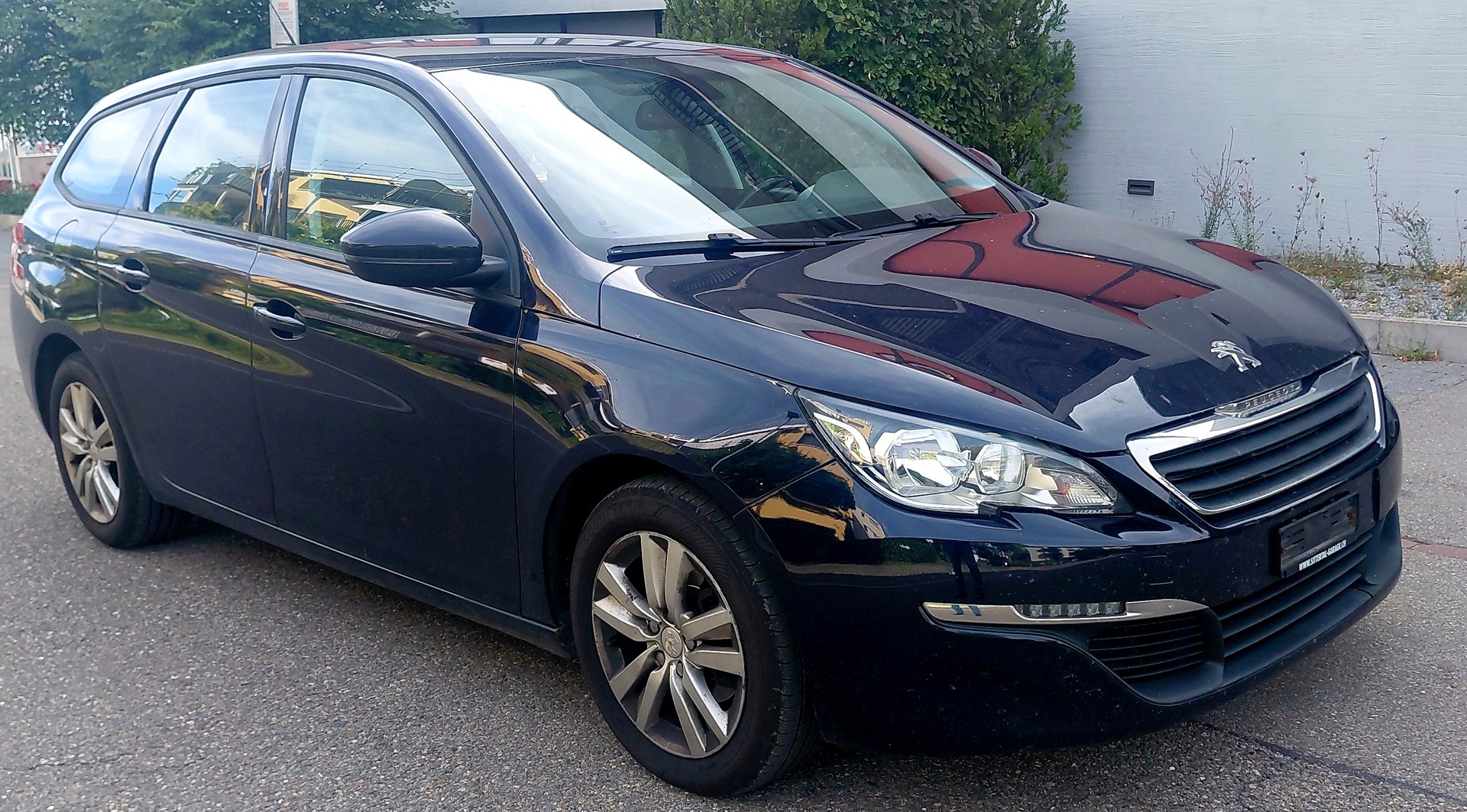 PEUGEOT 308 SW 1.6 BlueHDI Active Automatic-image-1