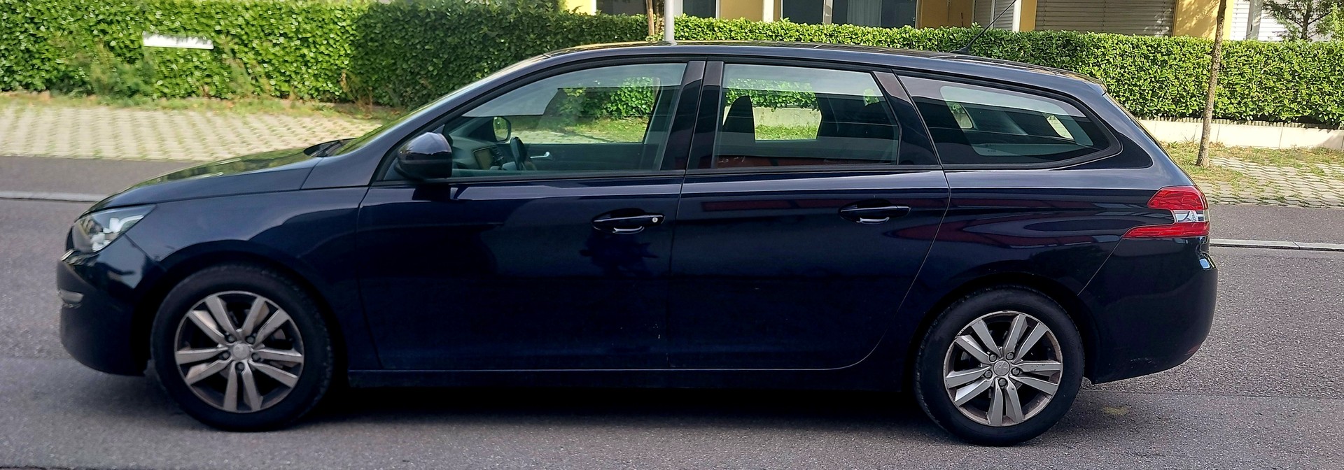 PEUGEOT 308 SW 1.6 BlueHDI Active Automatic-image-4