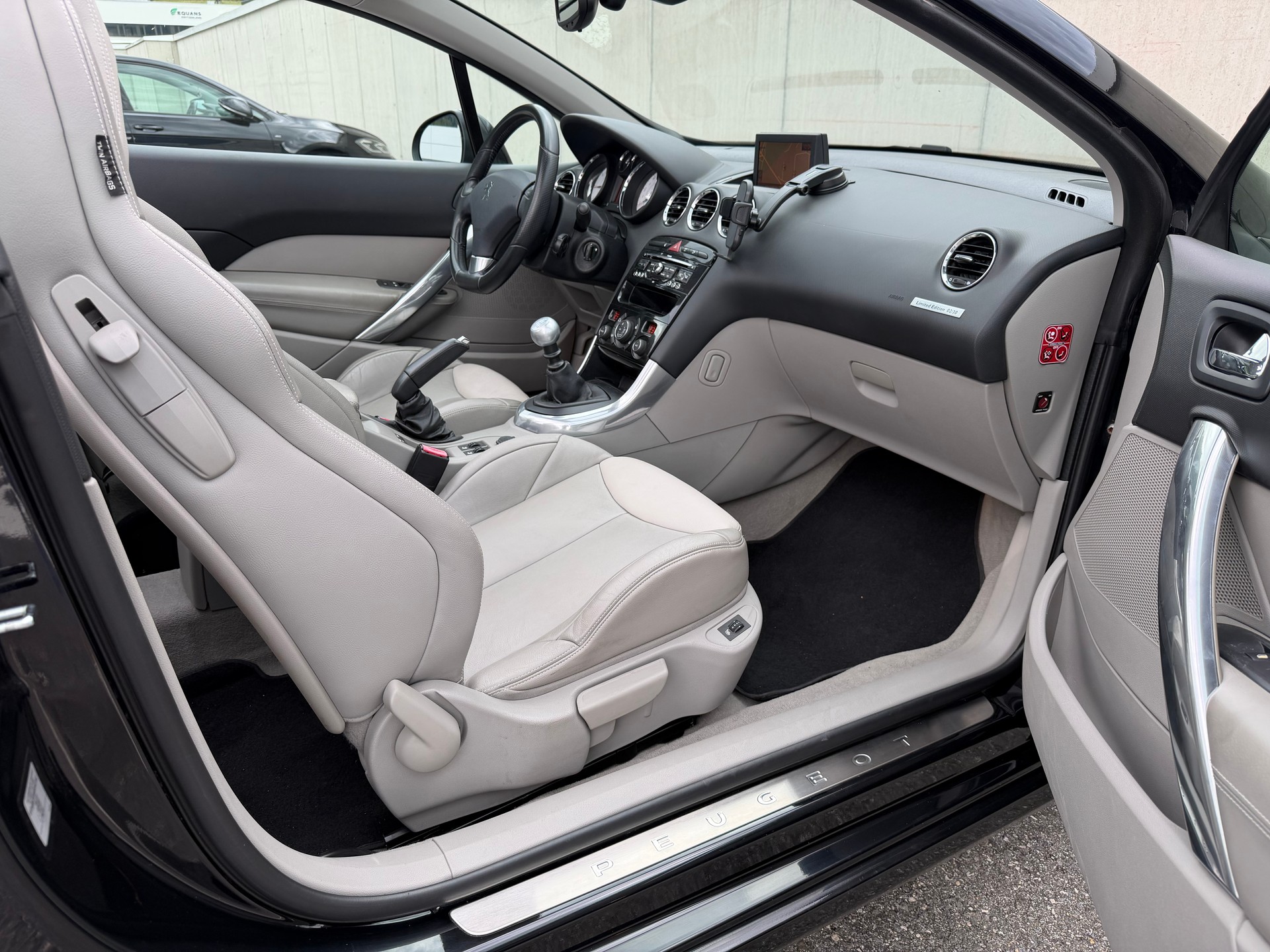PEUGEOT 308 CC 1.6 16V Turbo Platinum-image-16