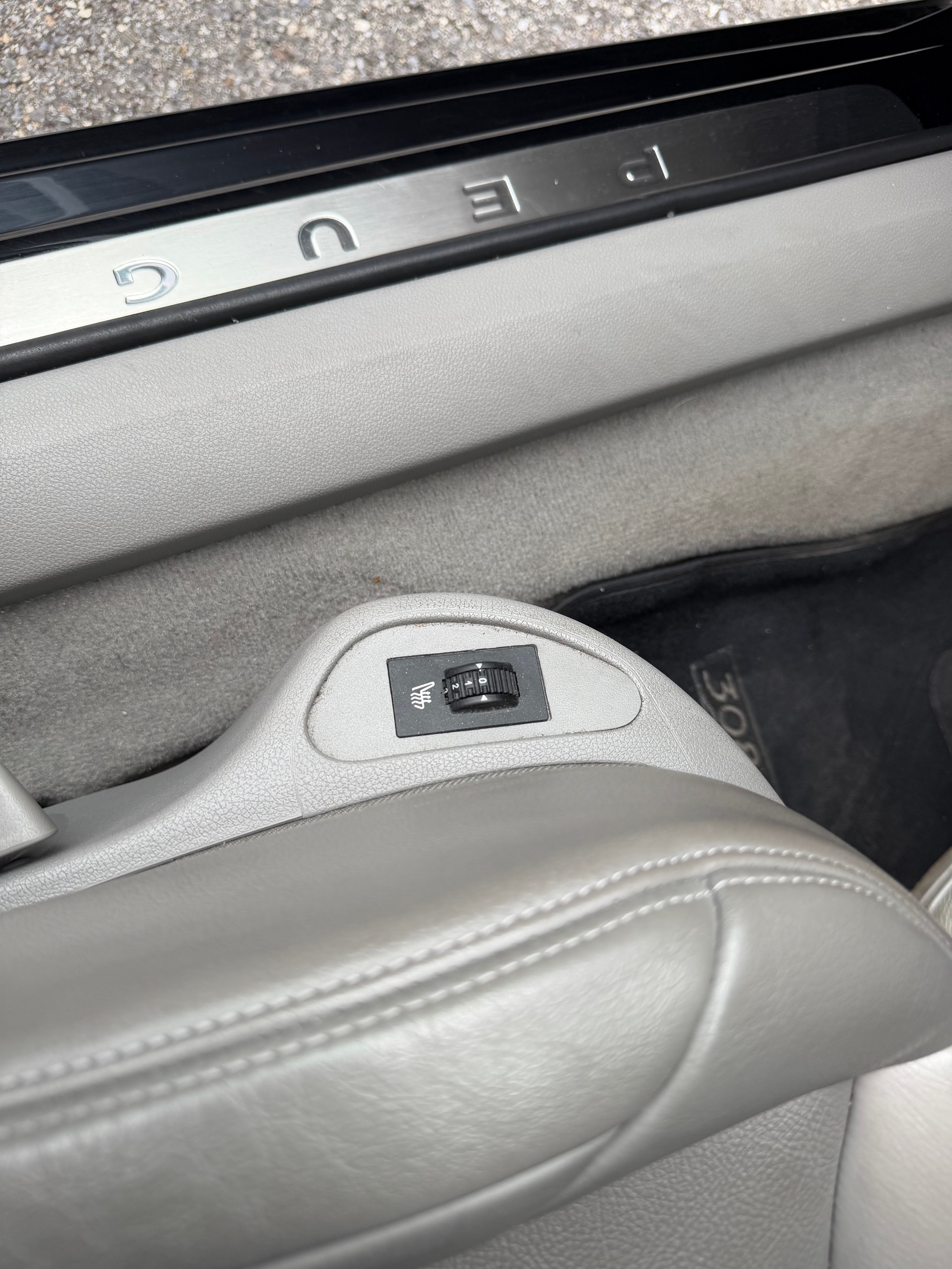 PEUGEOT 308 CC 1.6 16V Turbo Platinum-image-25