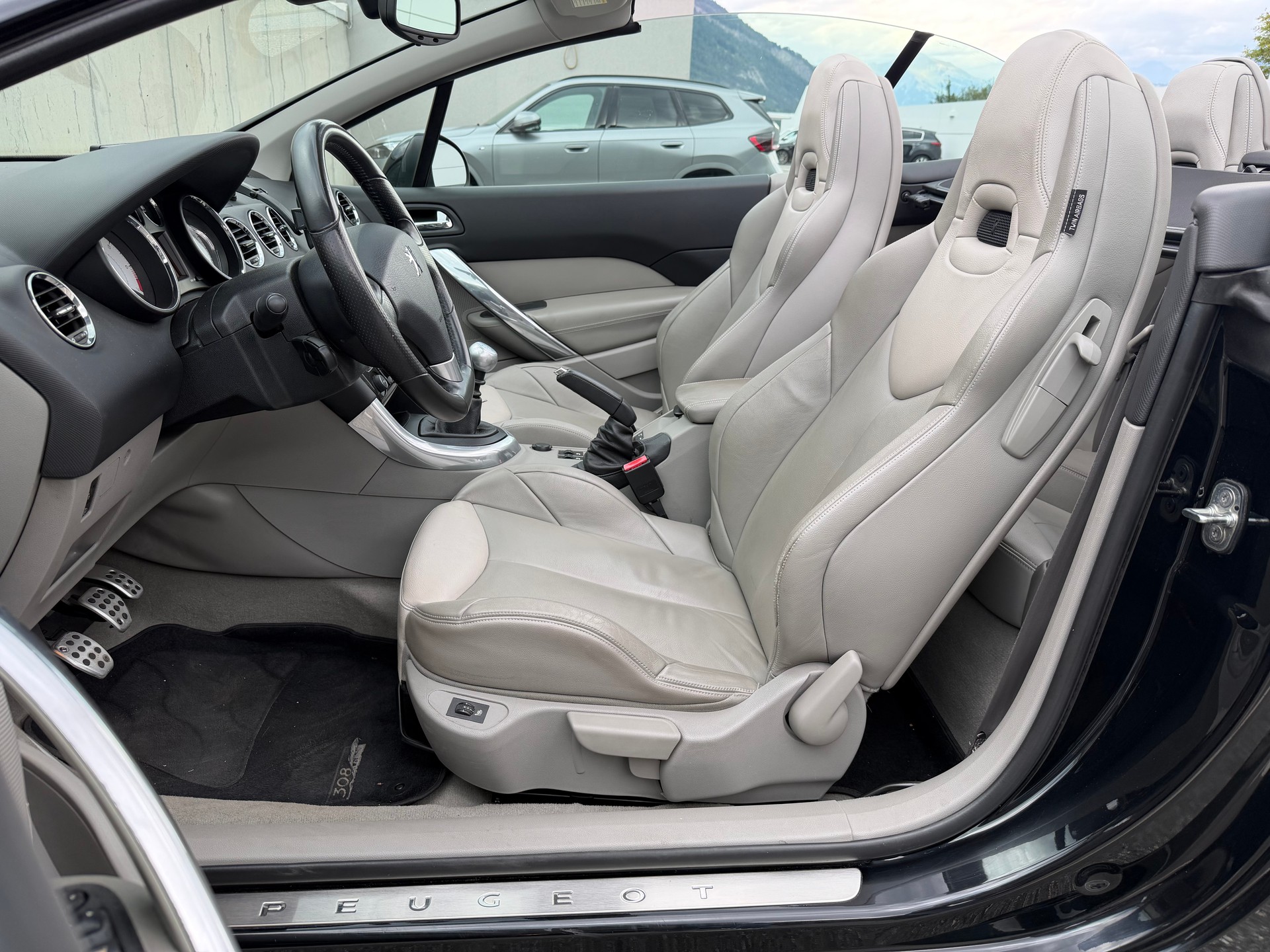PEUGEOT 308 CC 1.6 16V Turbo Platinum-image-13