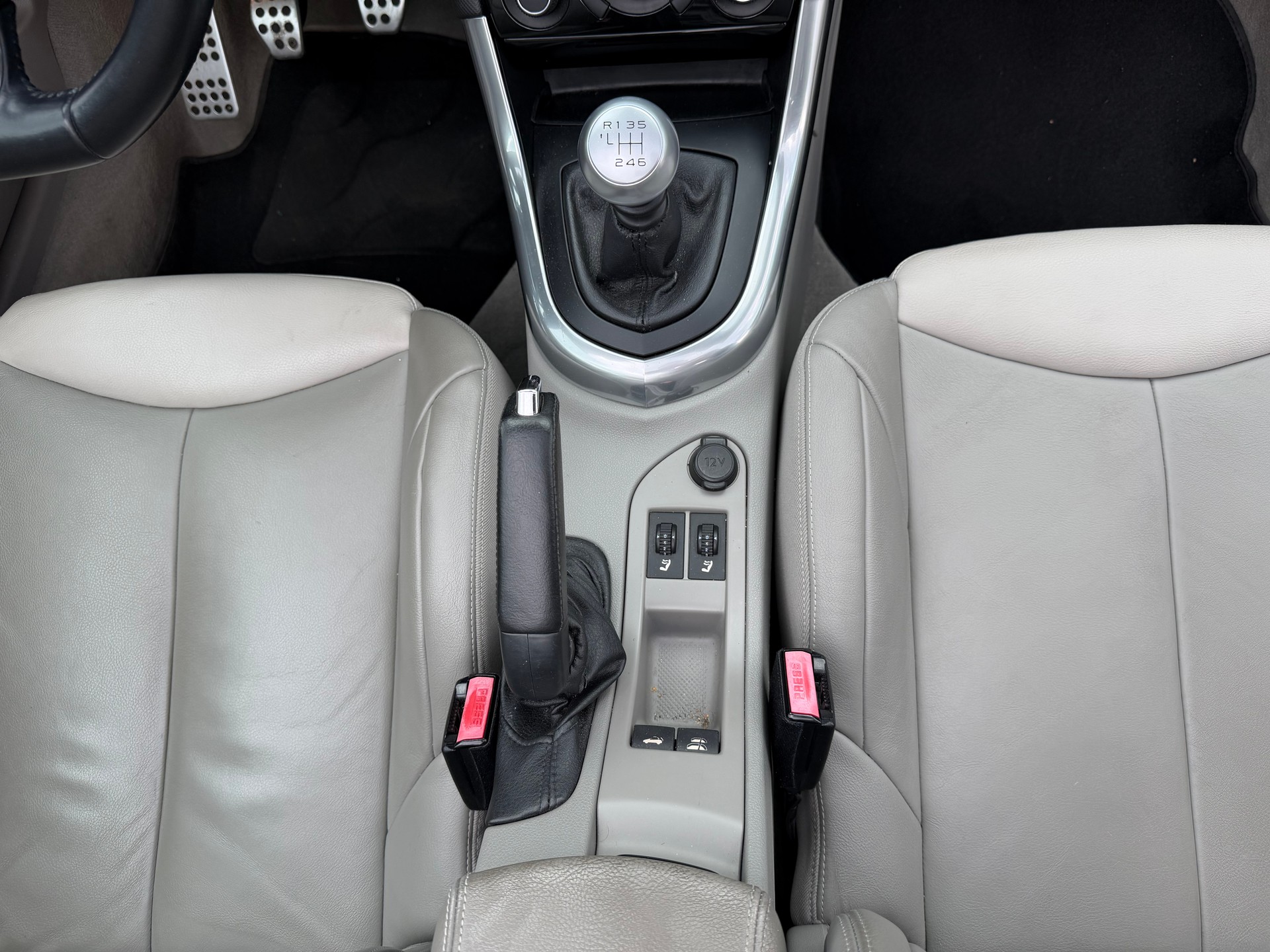 PEUGEOT 308 CC 1.6 16V Turbo Platinum-image-18