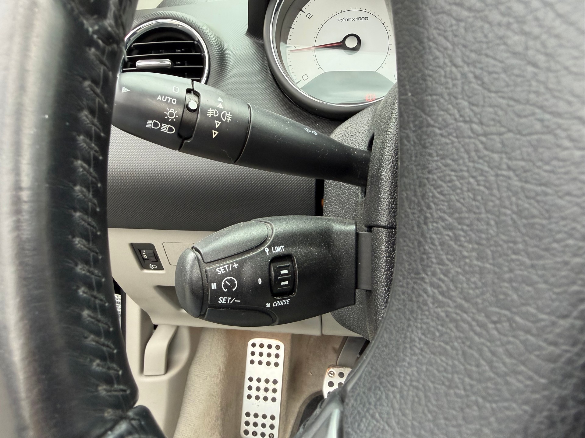 PEUGEOT 308 CC 1.6 16V Turbo Platinum-image-21