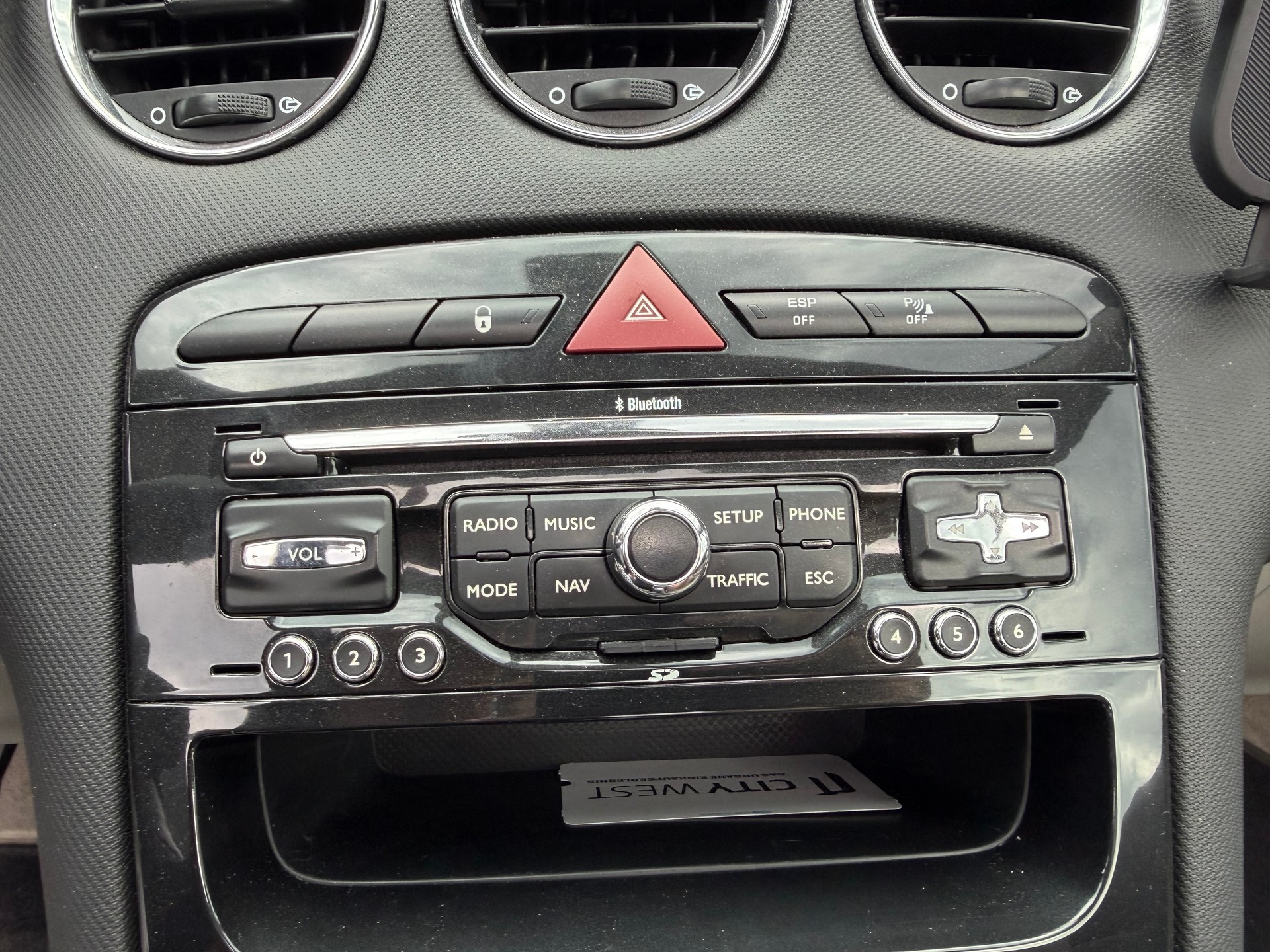PEUGEOT 308 CC 1.6 16V Turbo Platinum-image-23