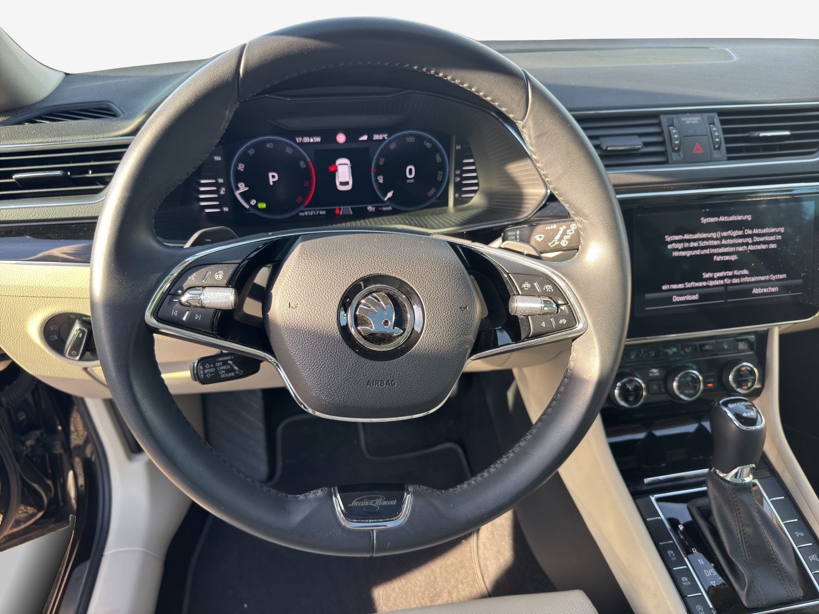 SKODA Superb Combi 2.0 TSI L&K Light 4x4 DSG-image-9