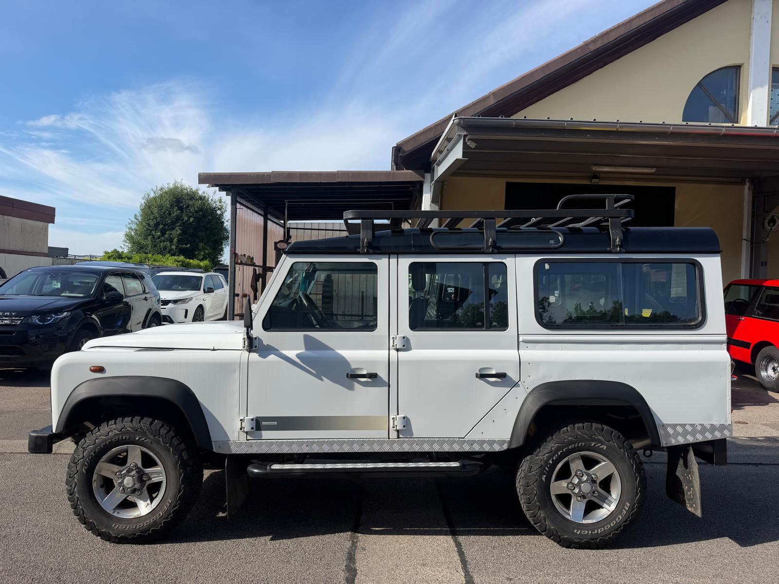 LAND ROVER Defender 110 2.2 TD4 Station Wagon Legend-image-4