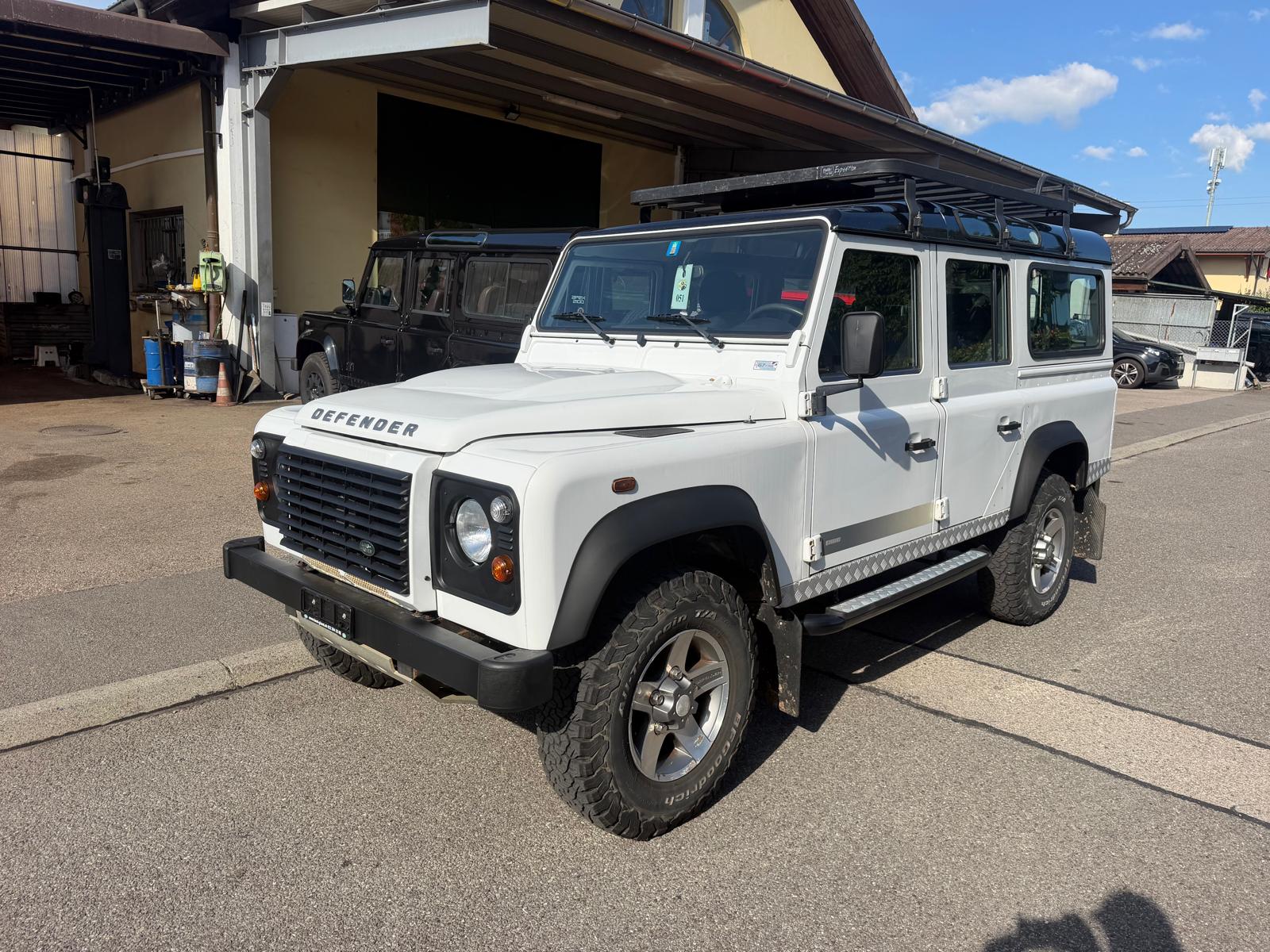 LAND ROVER Defender 110 2.2 TD4 Station Wagon Legend-image-1